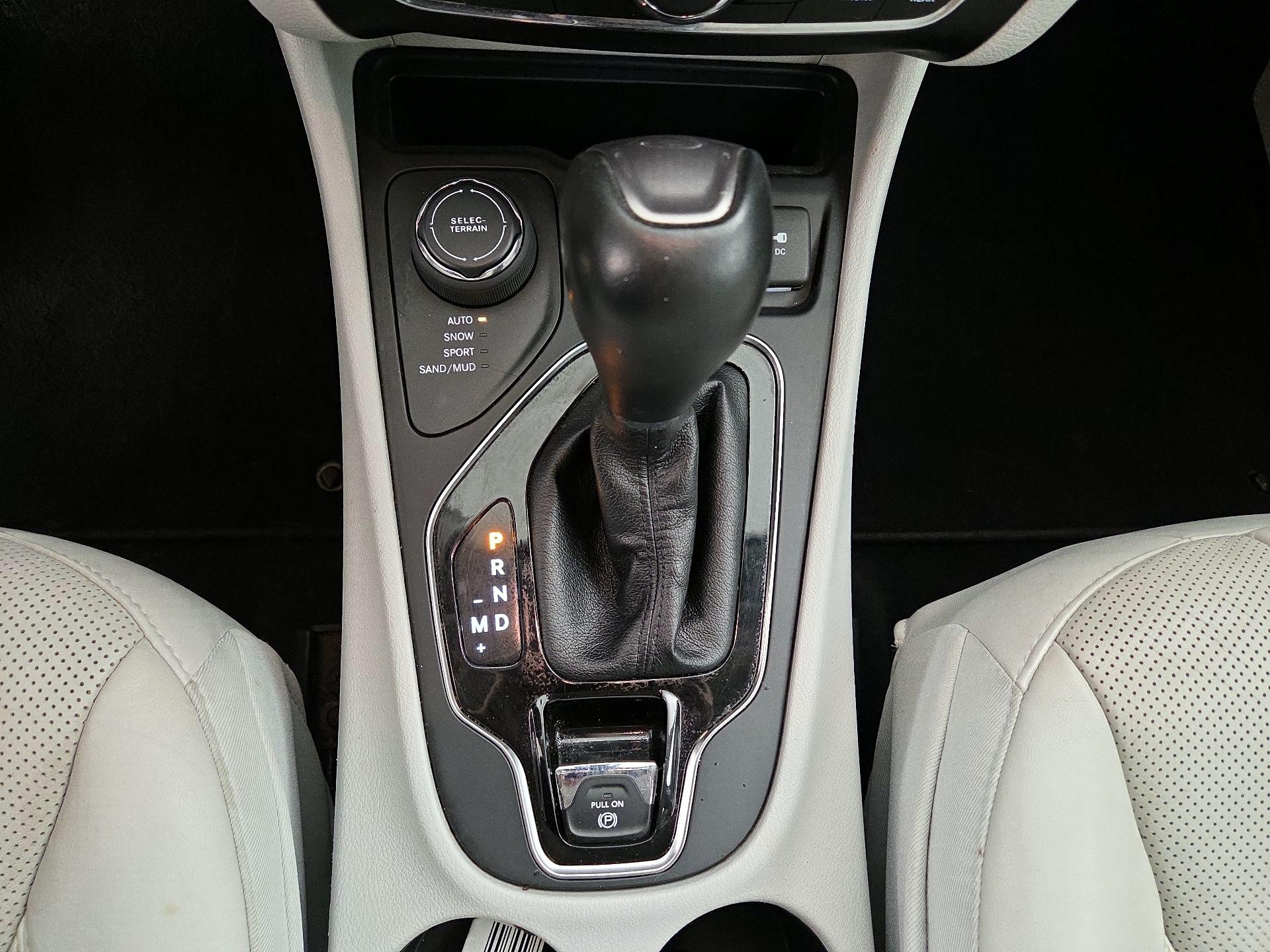 Thumbnail: 2020 Jeep Cherokee - 17