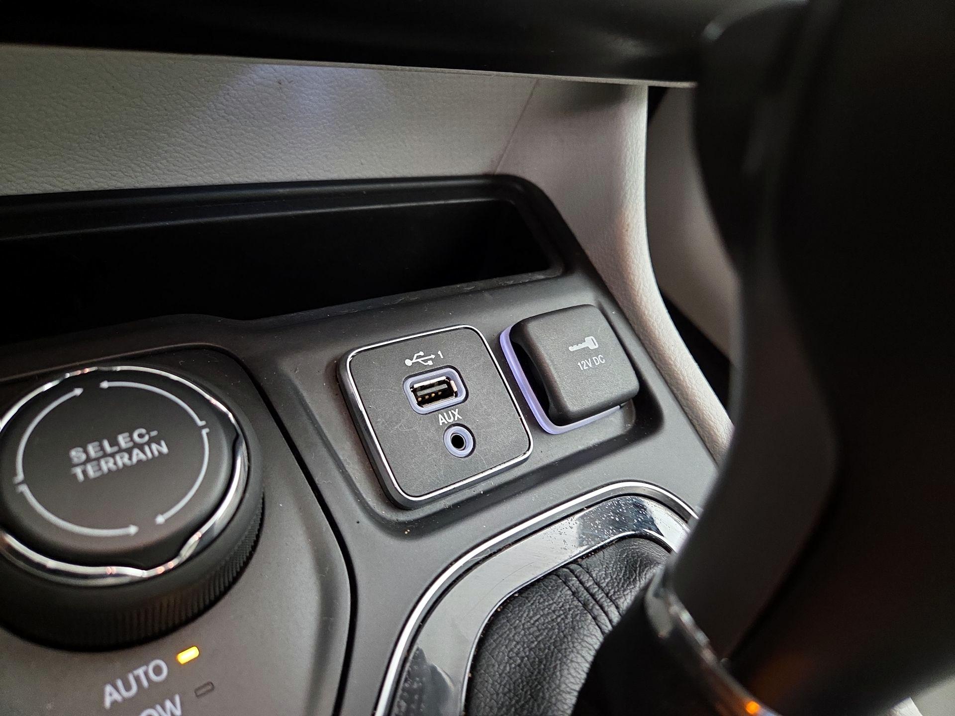 Thumbnail: 2020 Jeep Cherokee - 18