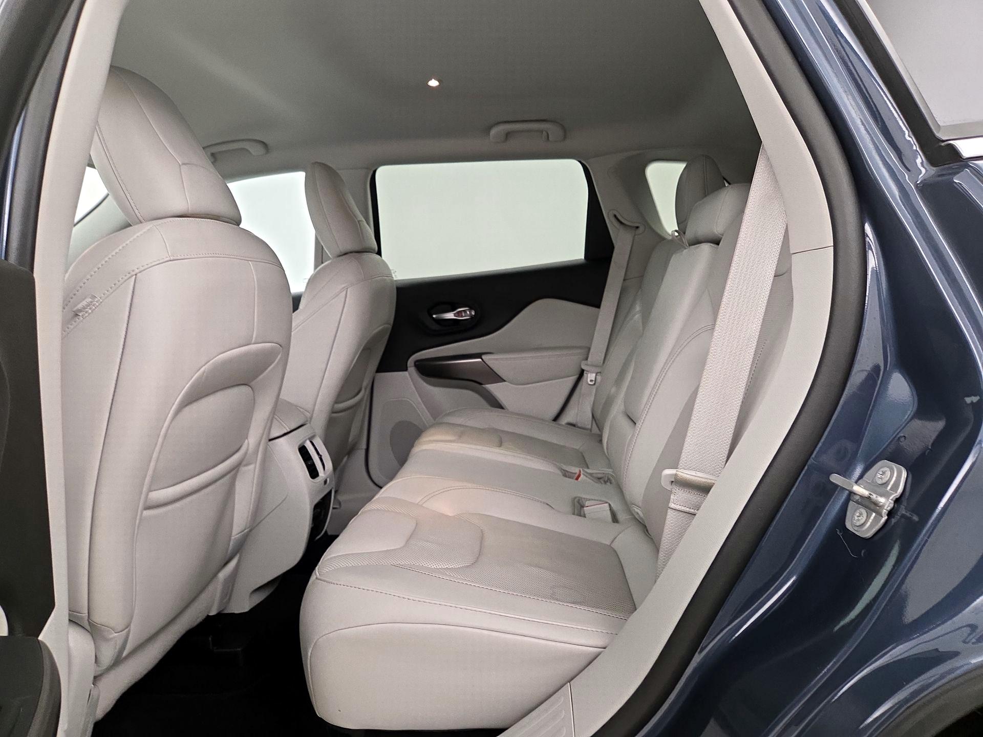 Thumbnail: 2020 Jeep Cherokee - 19