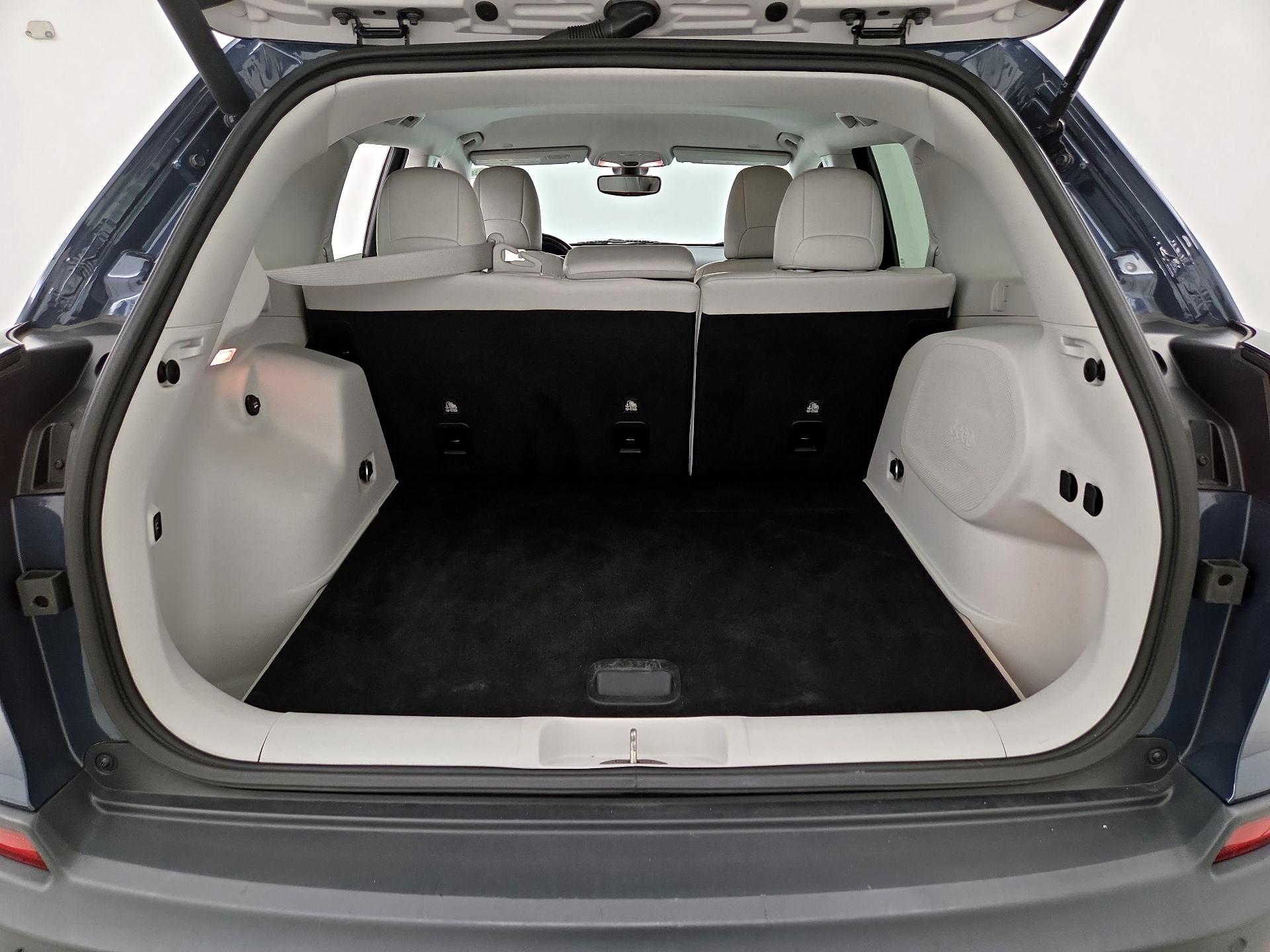 Thumbnail: 2020 Jeep Cherokee - 20