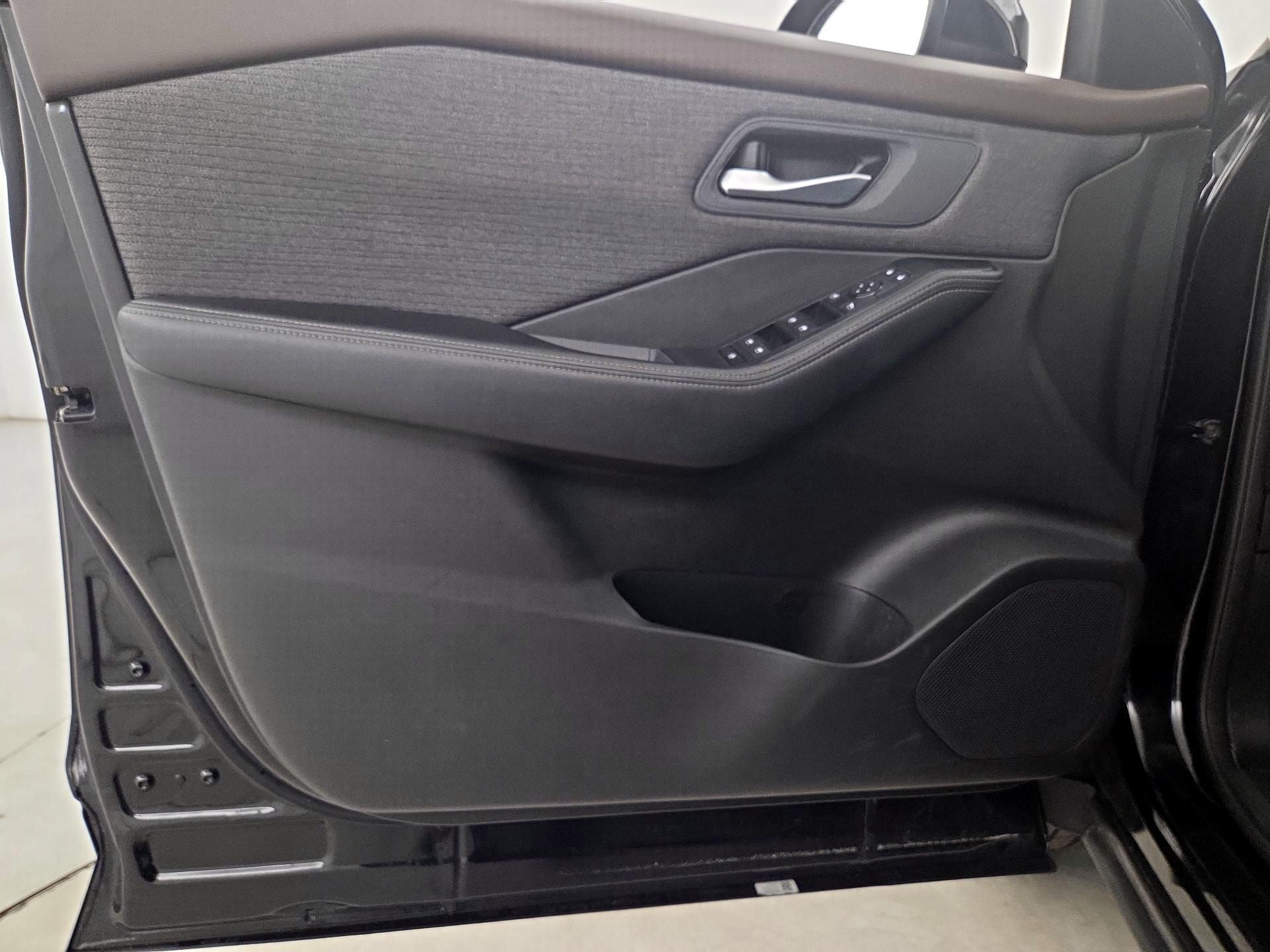 Thumbnail: 2023 Nissan Rogue - 12