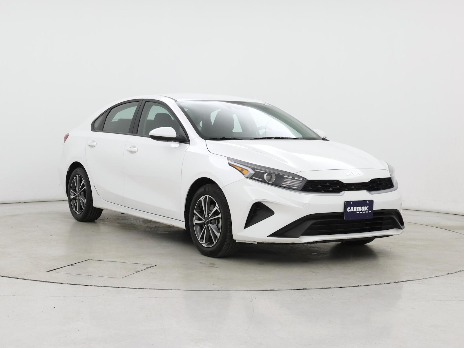 2024 Kia Forte LXS - Photo 2