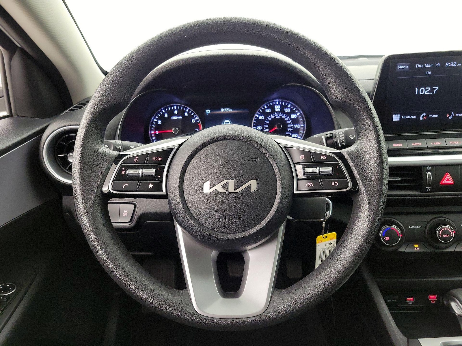 2024 Kia Forte LXS - Photo 11