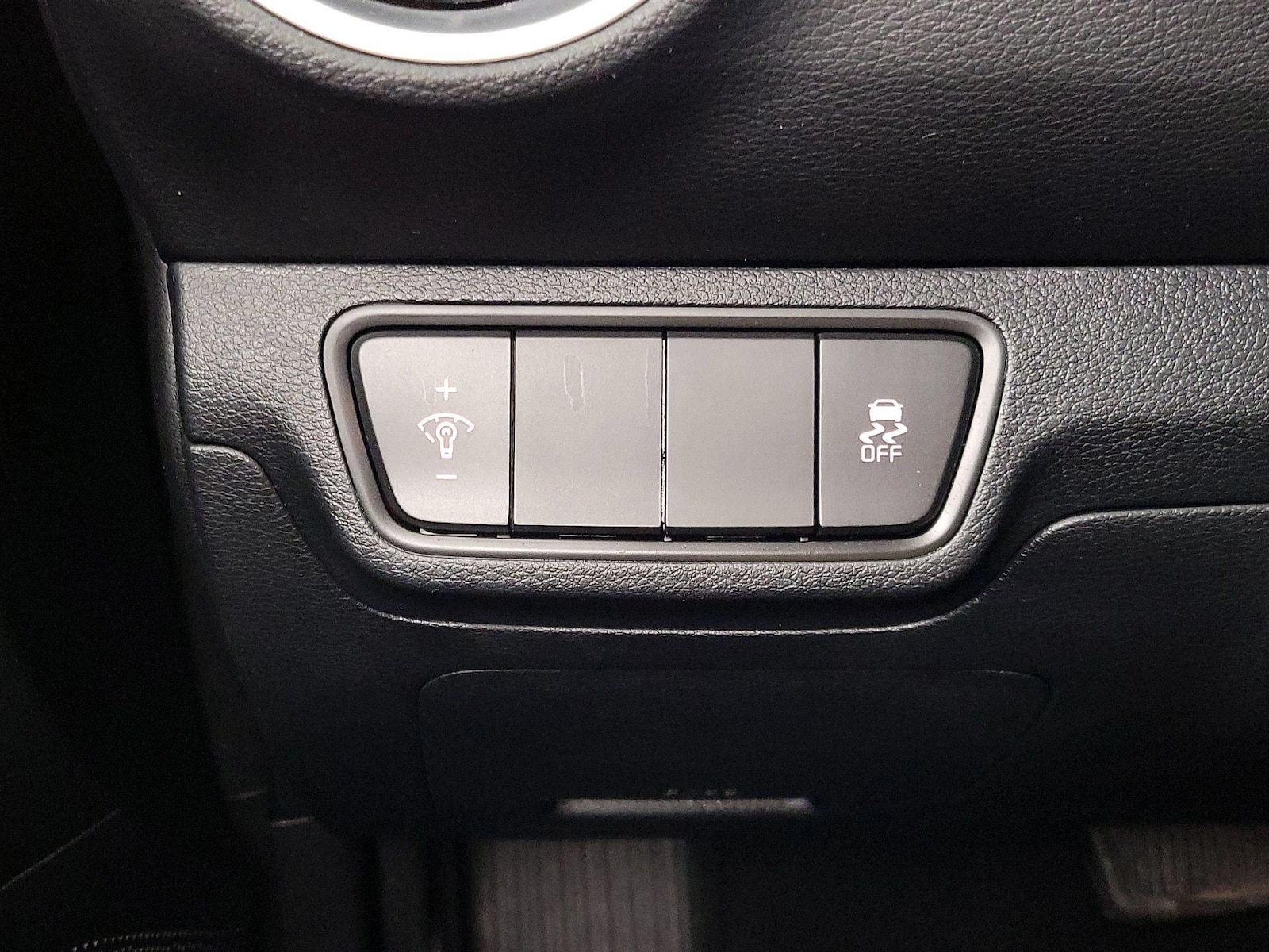 2024 Kia Forte LXS - Photo 14