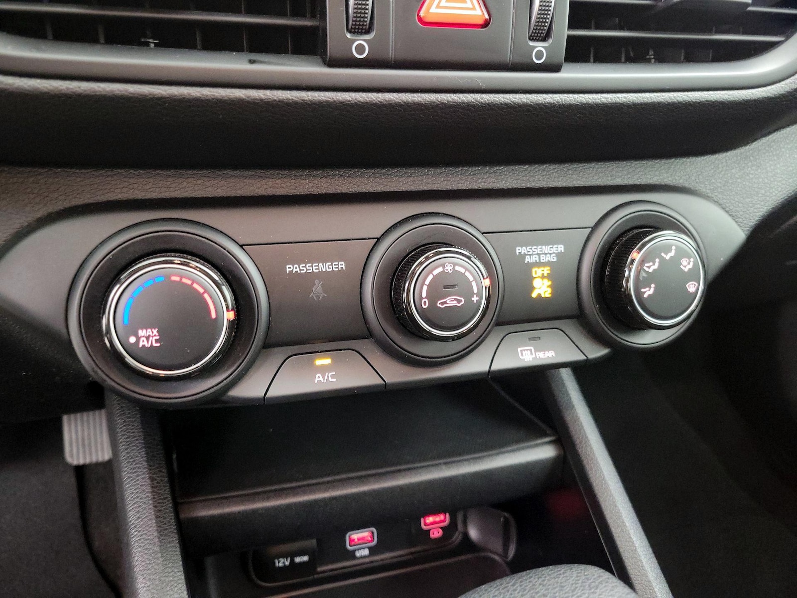 2024 Kia Forte LXS - Photo 17