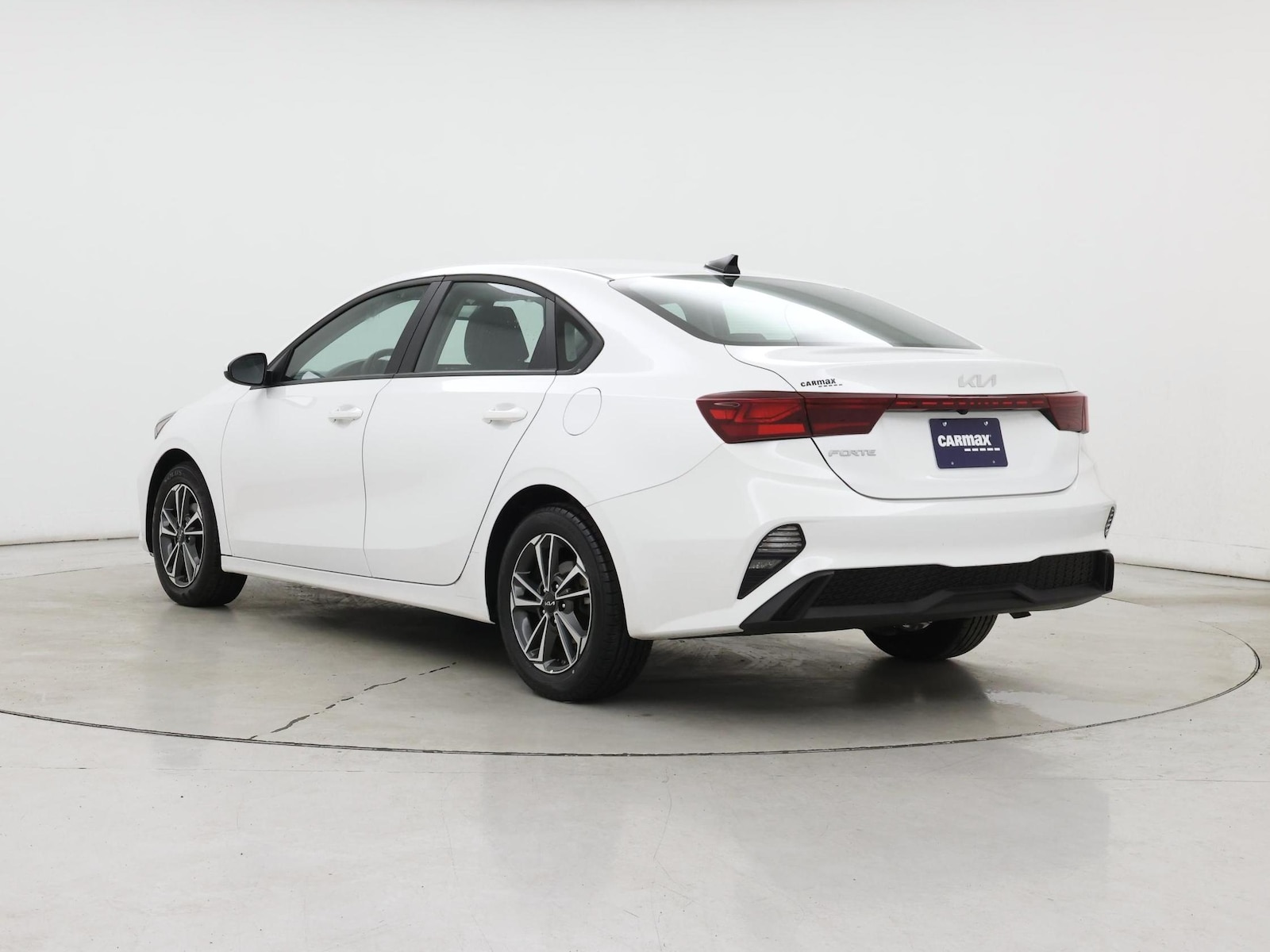 2024 Kia Forte LXS - Photo 3