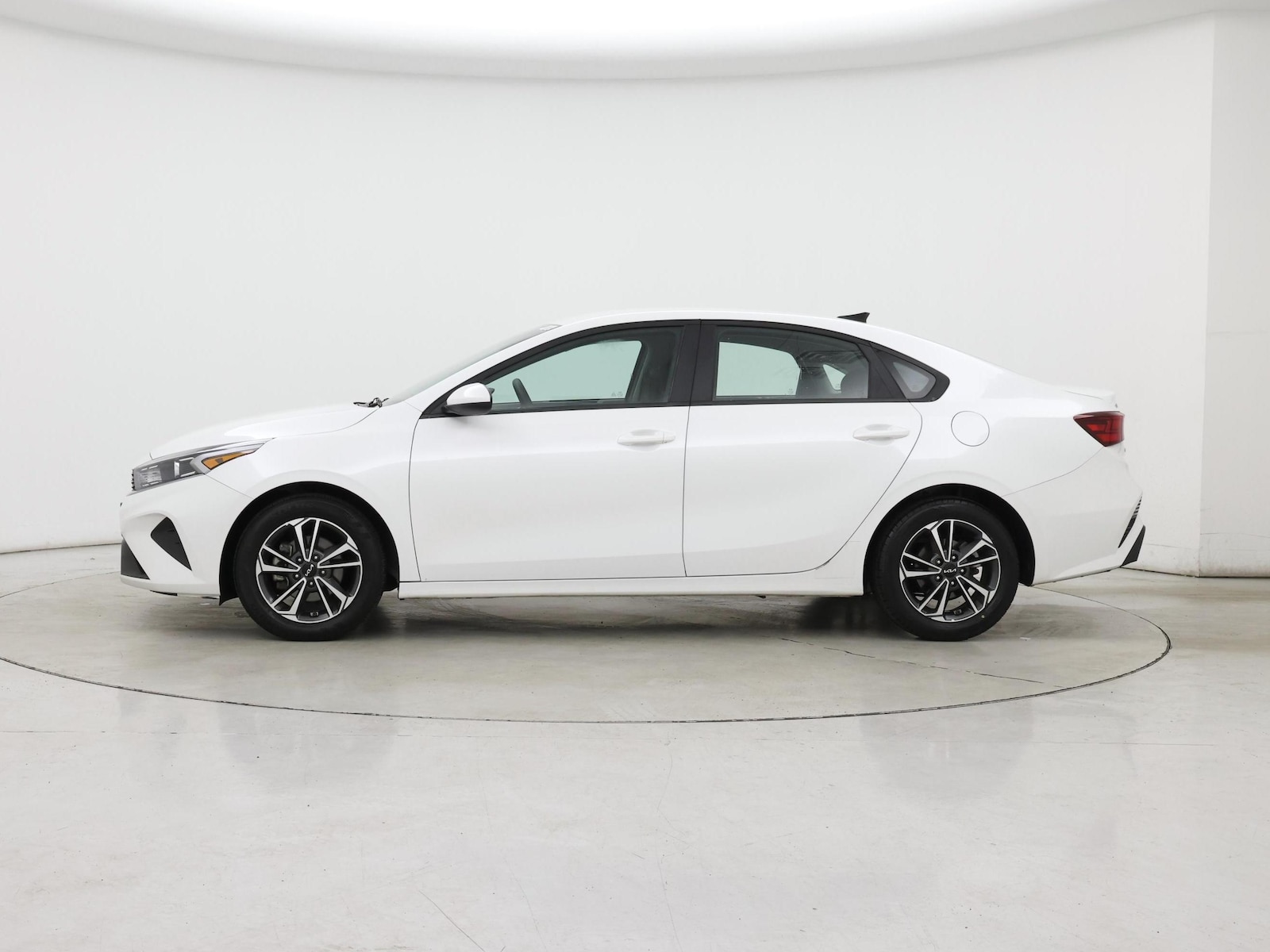 2024 Kia Forte LXS - Photo 4