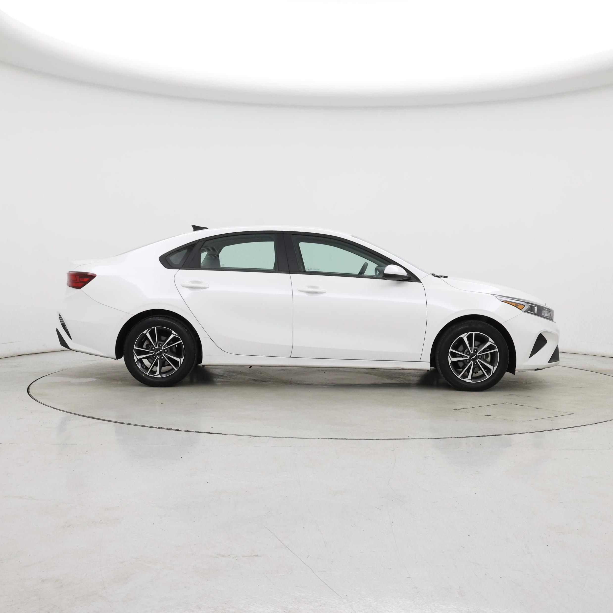 Thumbnail: 2024 Kia Forte - 7