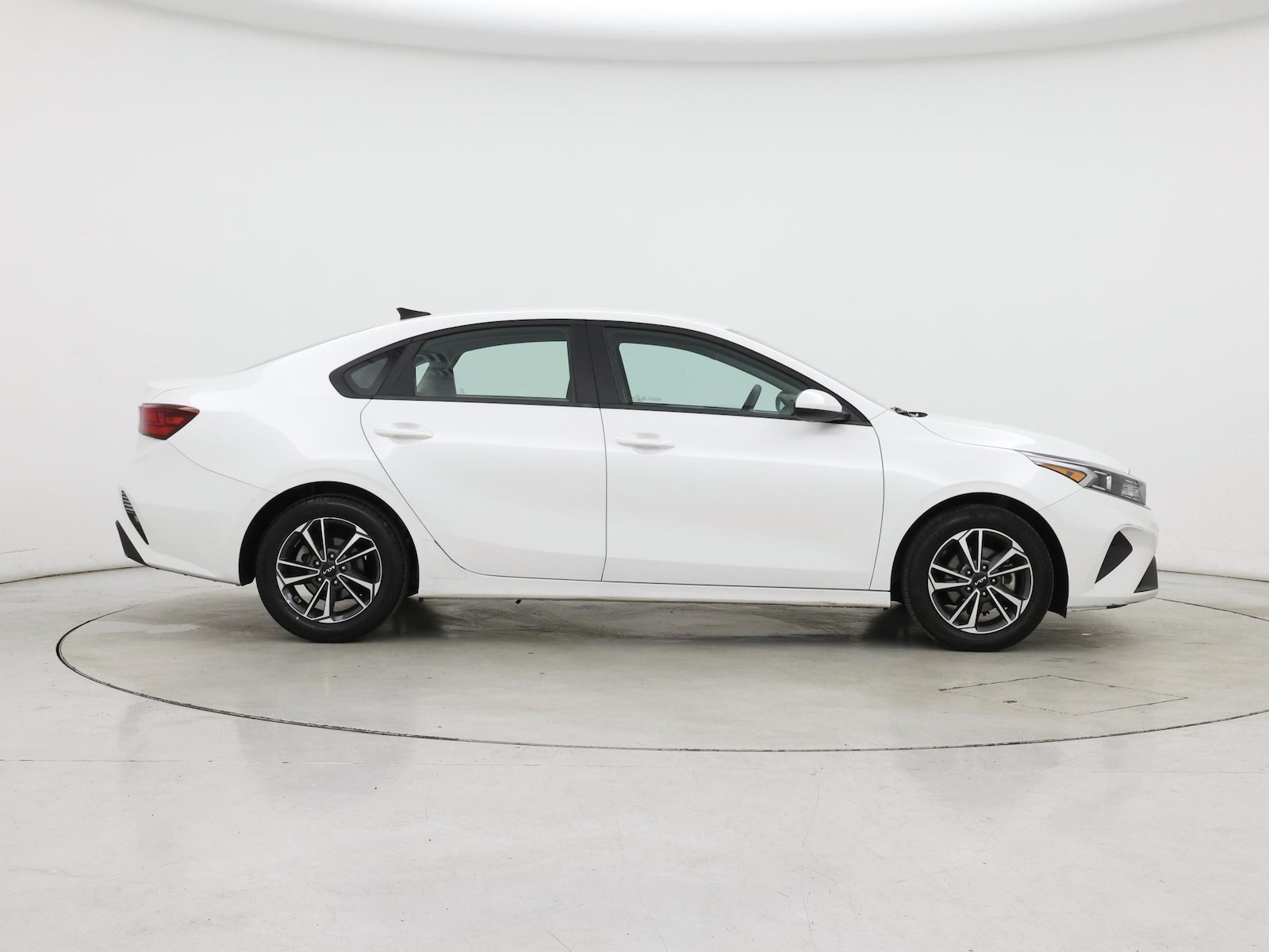 2024 Kia Forte LXS - Photo 8