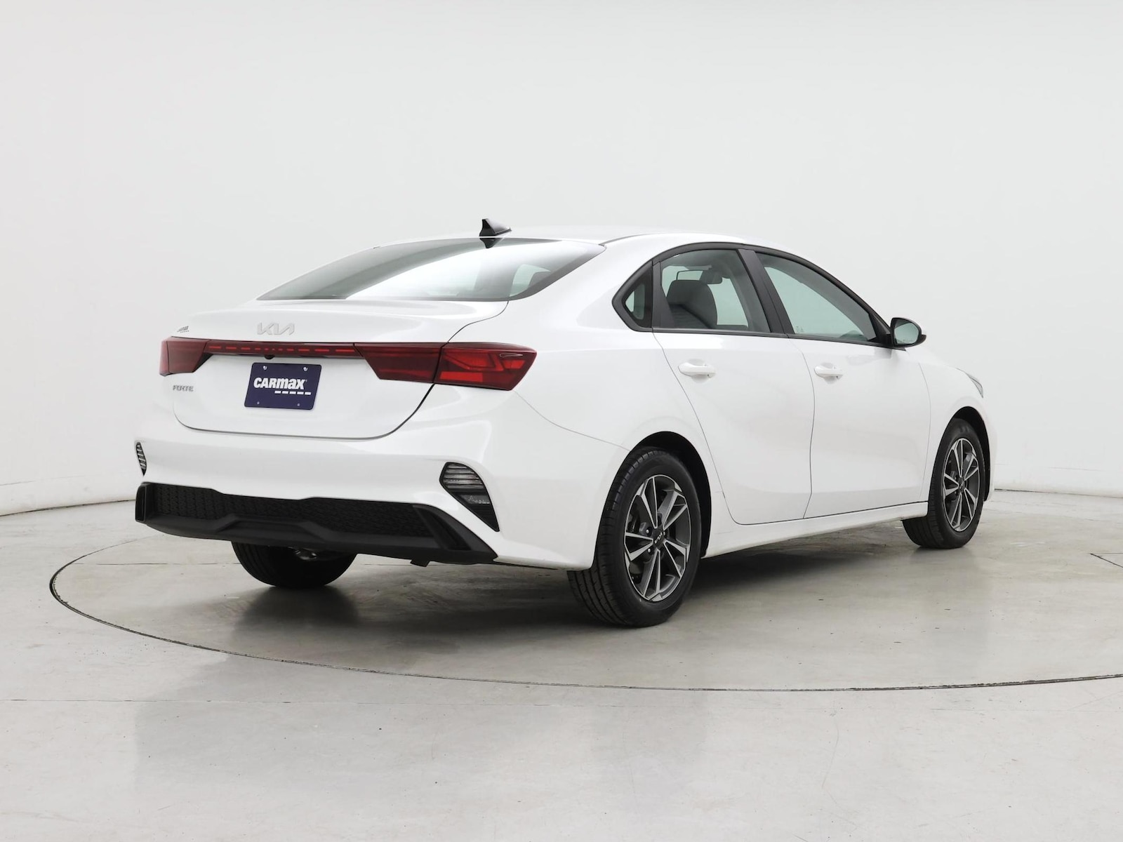 2024 Kia Forte LXS - Photo 9