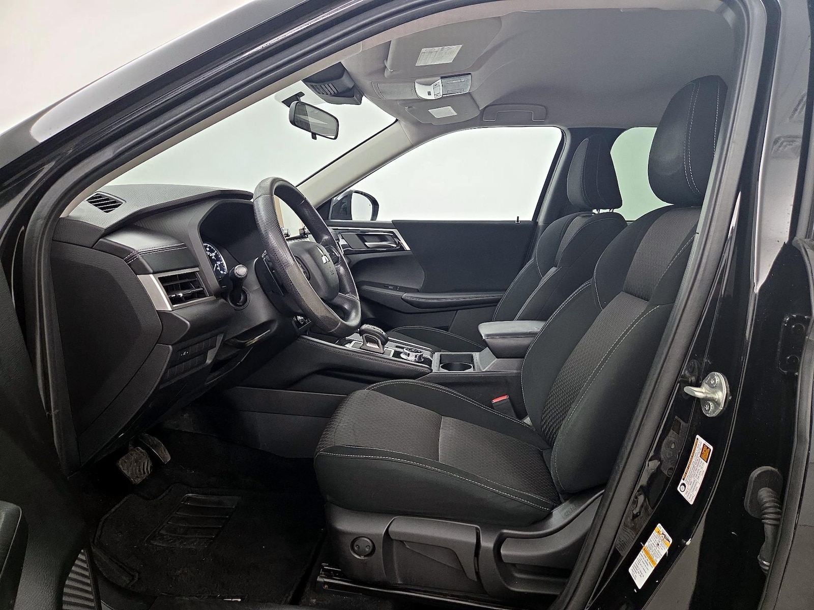 2022 Mitsubishi Outlander ES - Photo 12