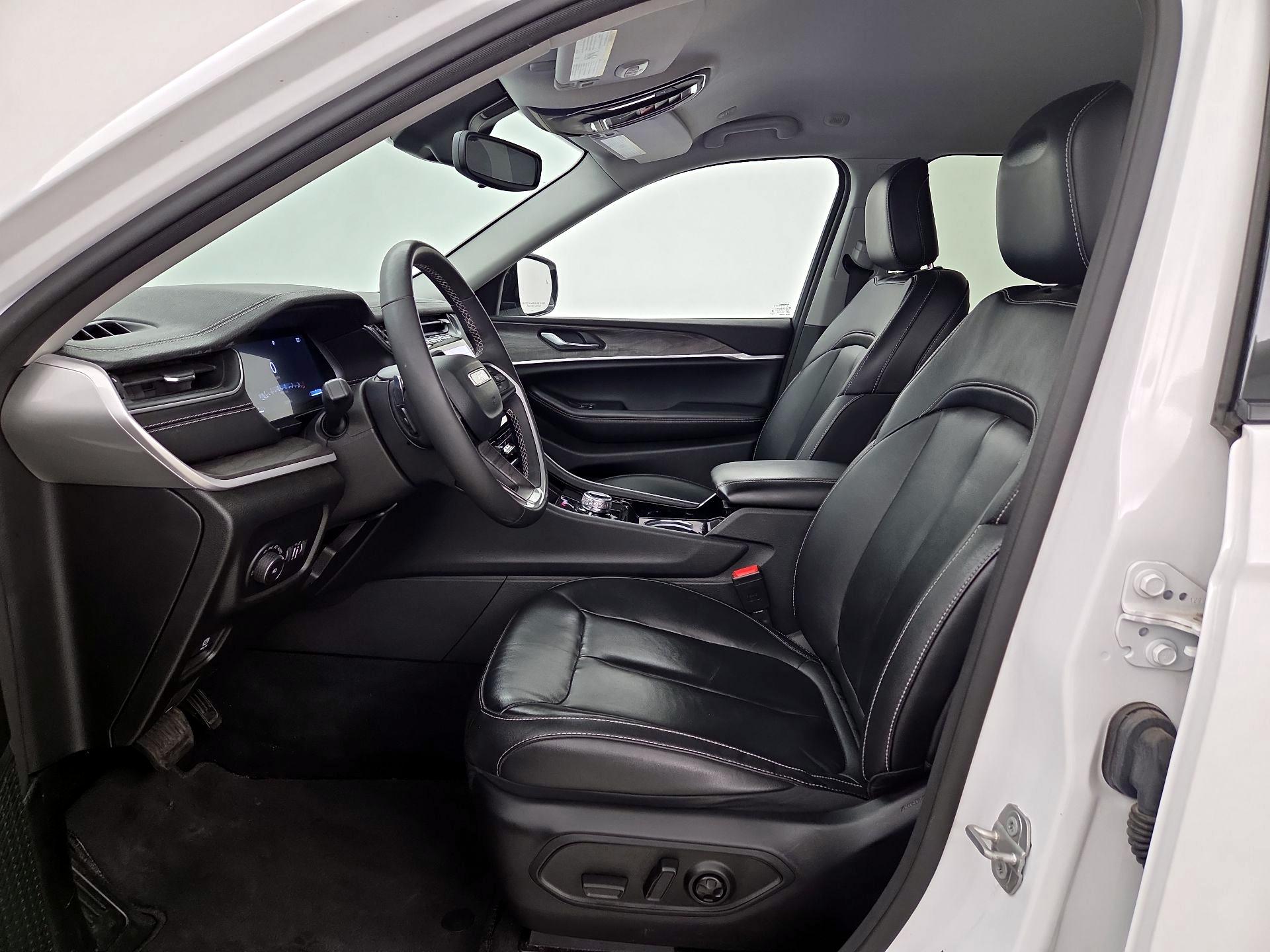 Thumbnail: 2023 Jeep Grand Cherokee - 11