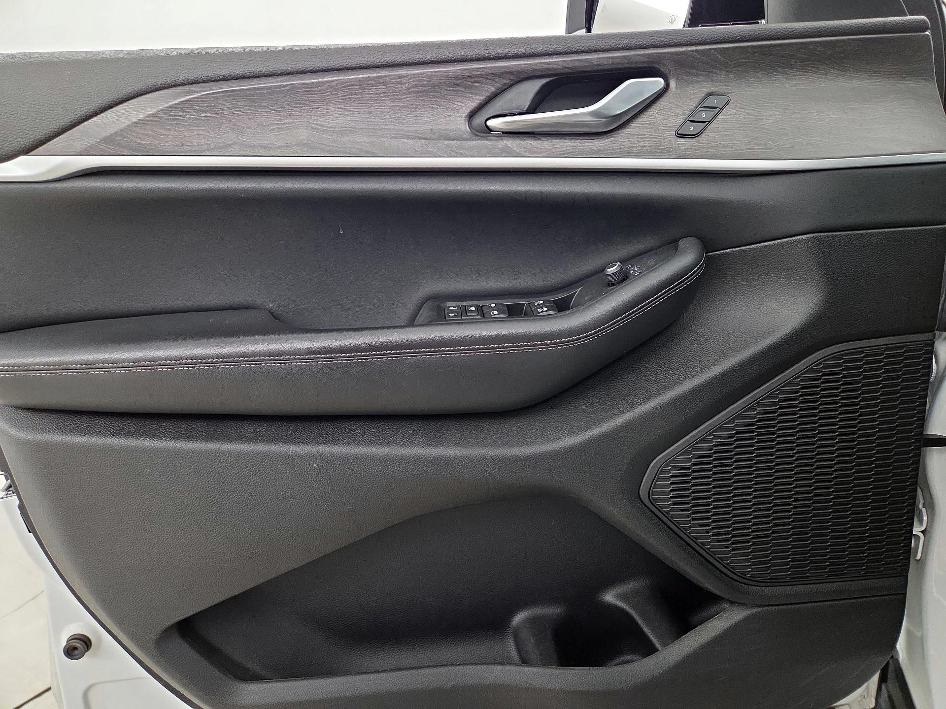 Thumbnail: 2023 Jeep Grand Cherokee - 12