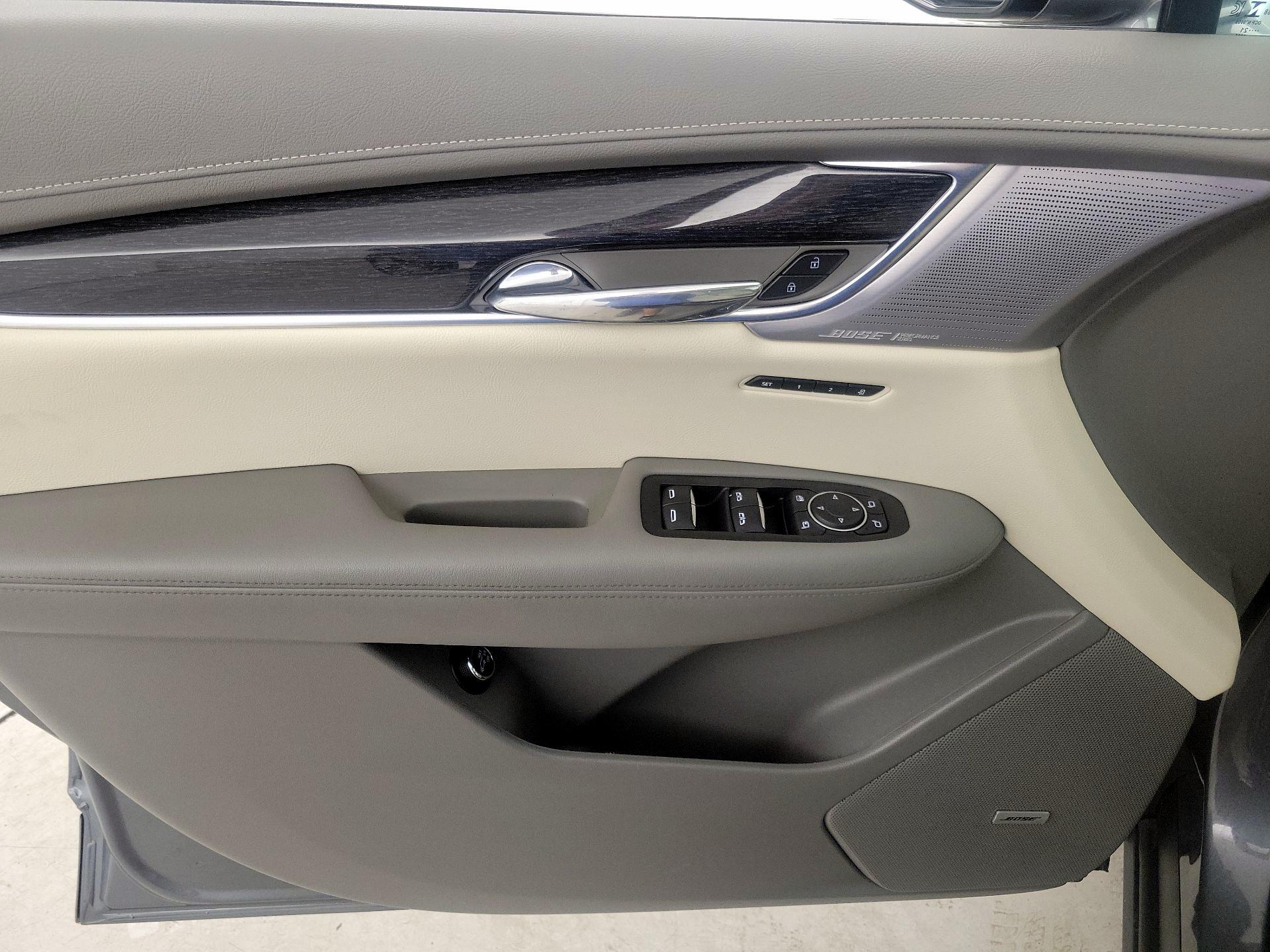 Thumbnail: 2022 Cadillac XT6 - 12