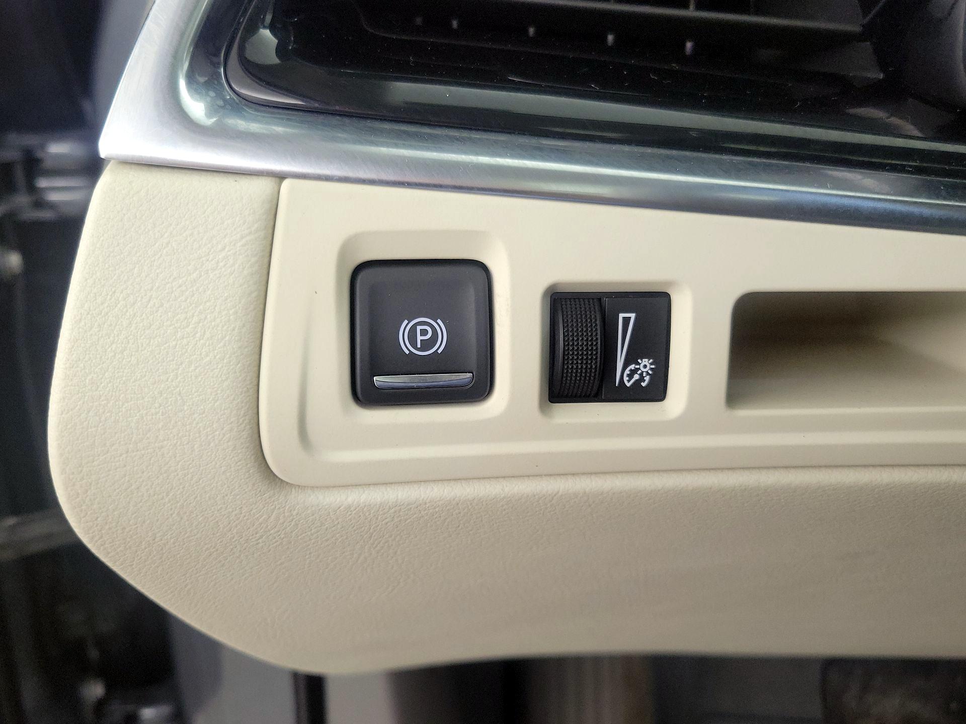 Thumbnail: 2022 Cadillac XT6 - 13