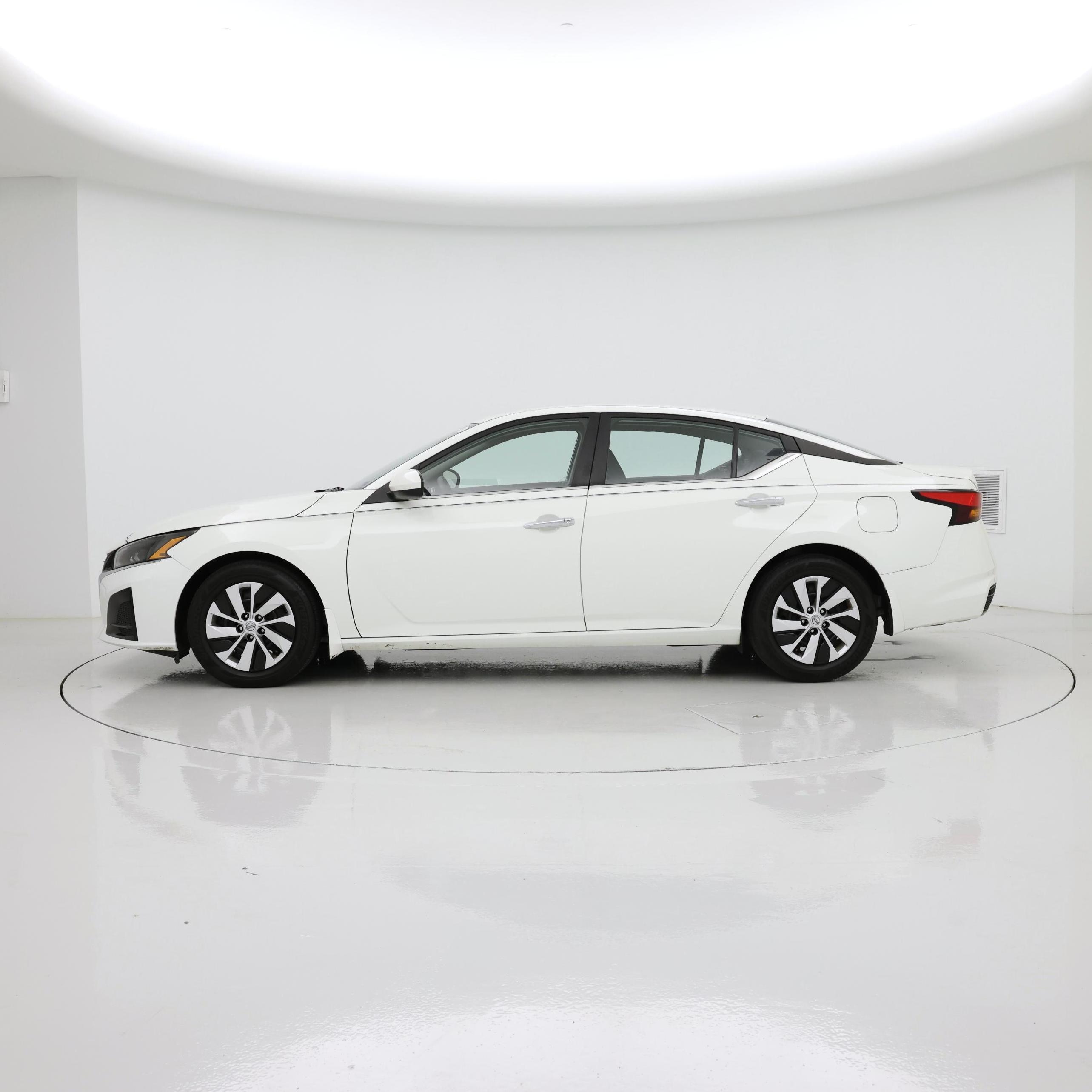 Thumbnail: 2023 Nissan Altima - 3
