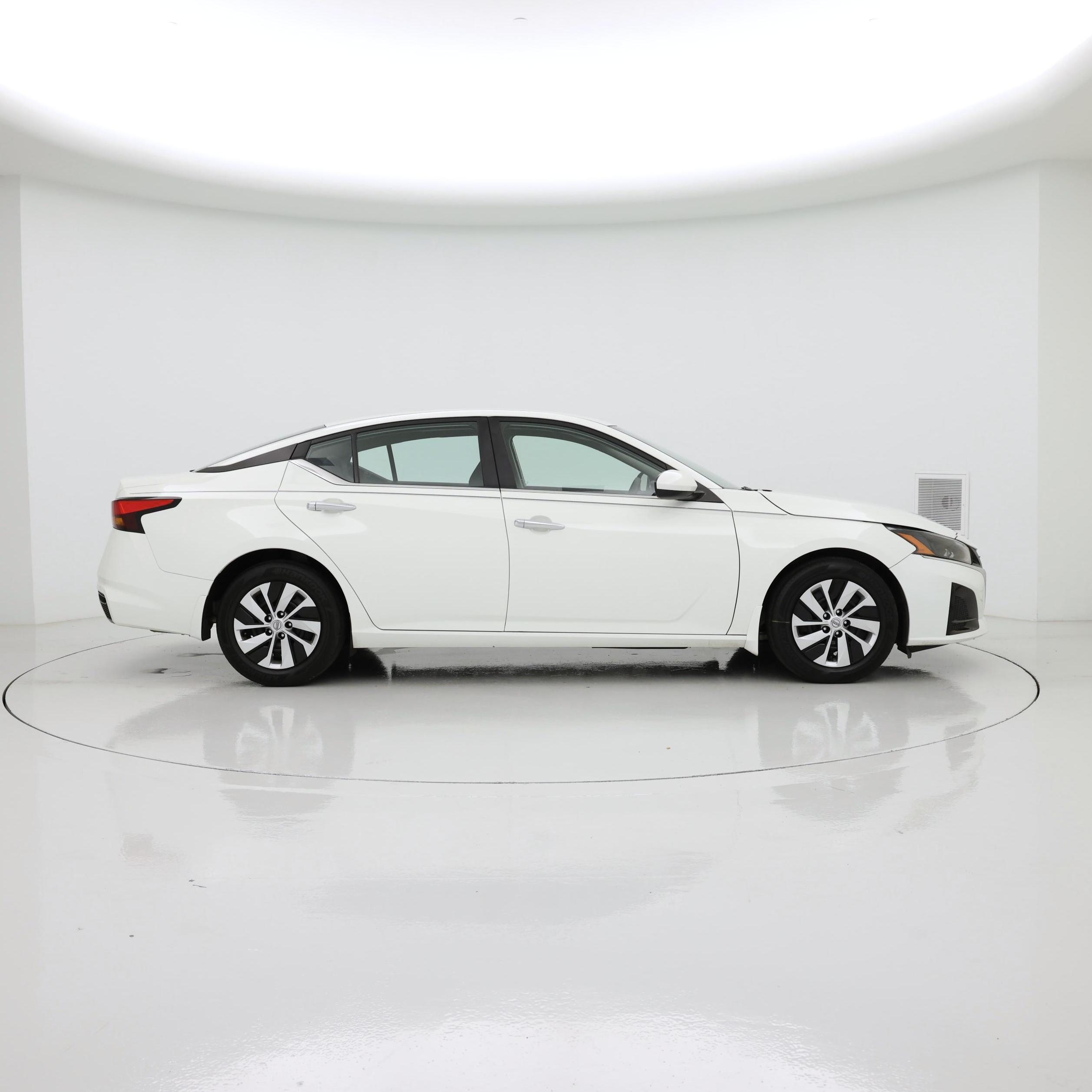 Thumbnail: 2023 Nissan Altima - 7