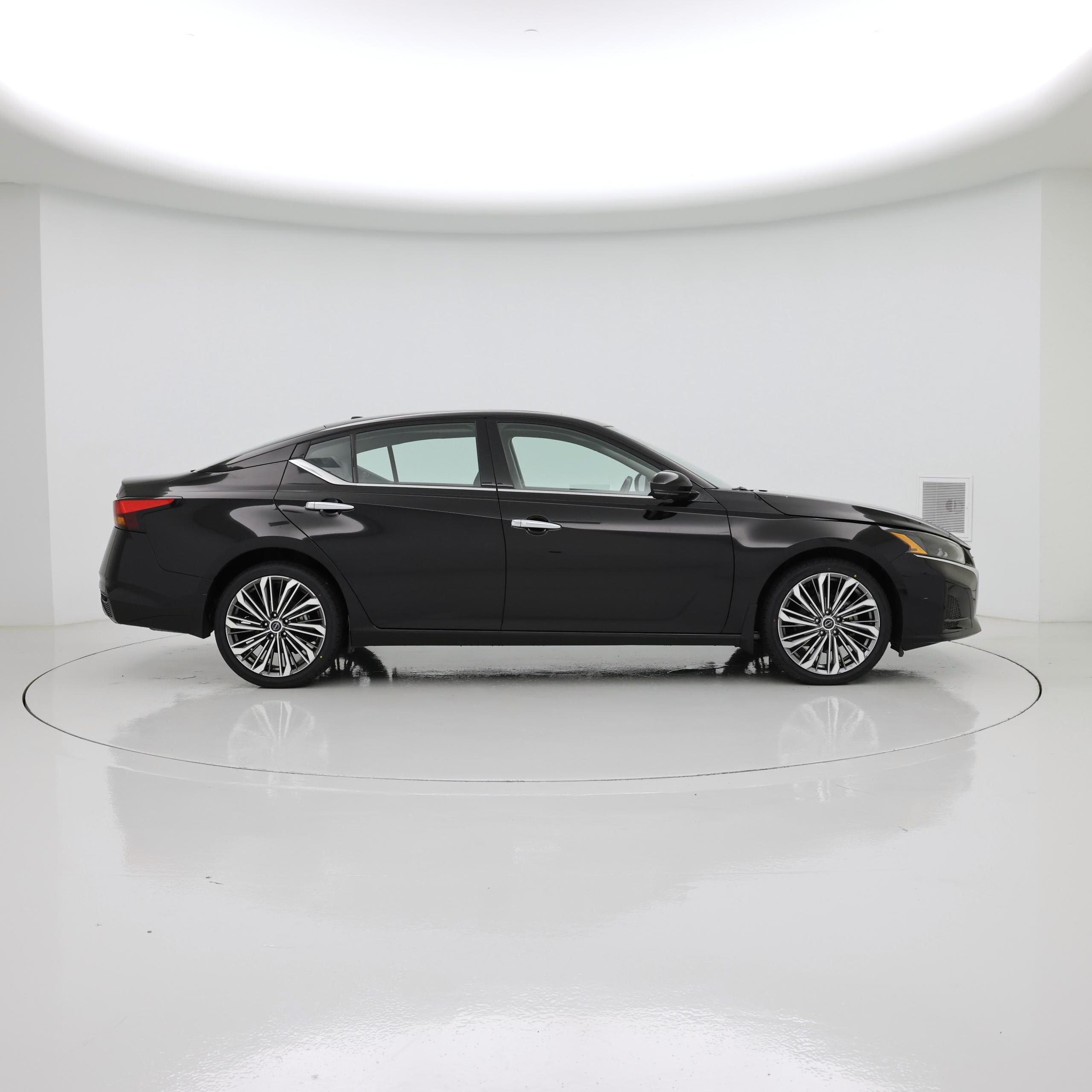Thumbnail: 2023 Nissan Altima - 7