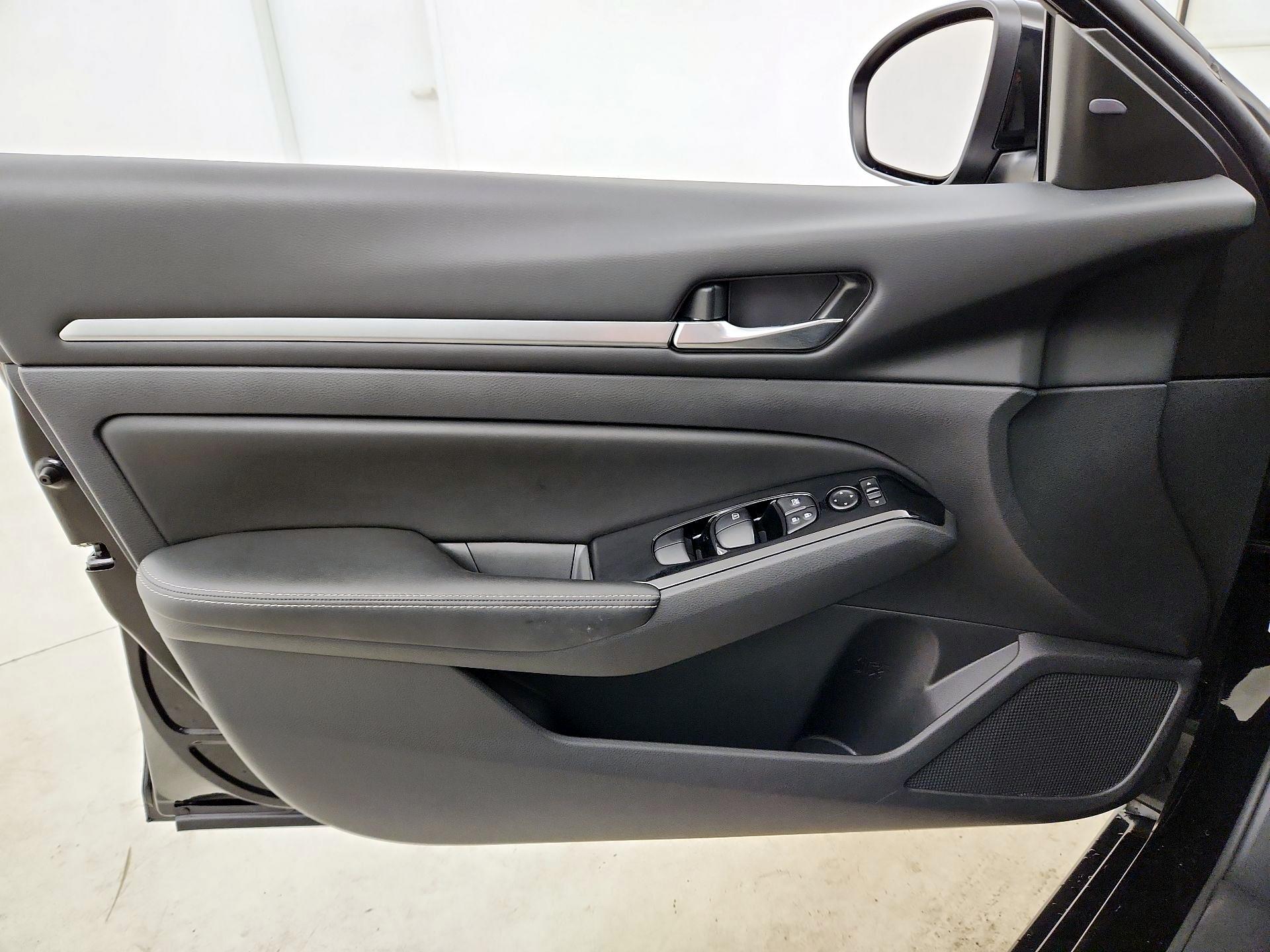 Thumbnail: 2023 Nissan Altima - 10