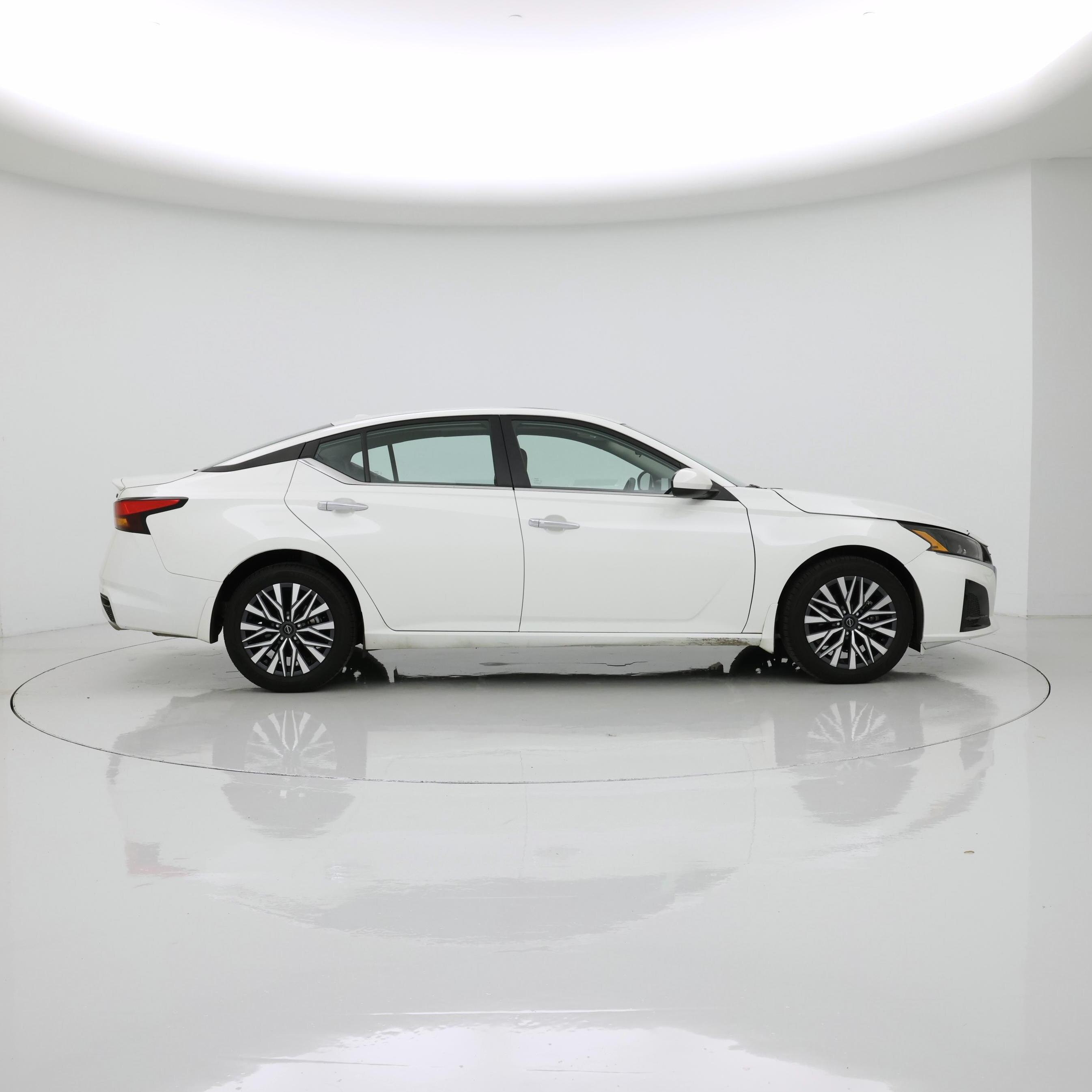 Thumbnail: 2023 Nissan Altima - 7