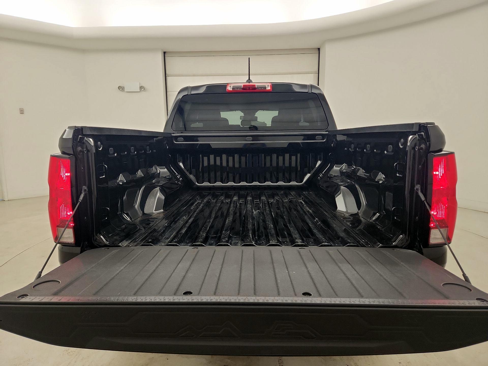 Thumbnail: 2024 Chevrolet Colorado - 20