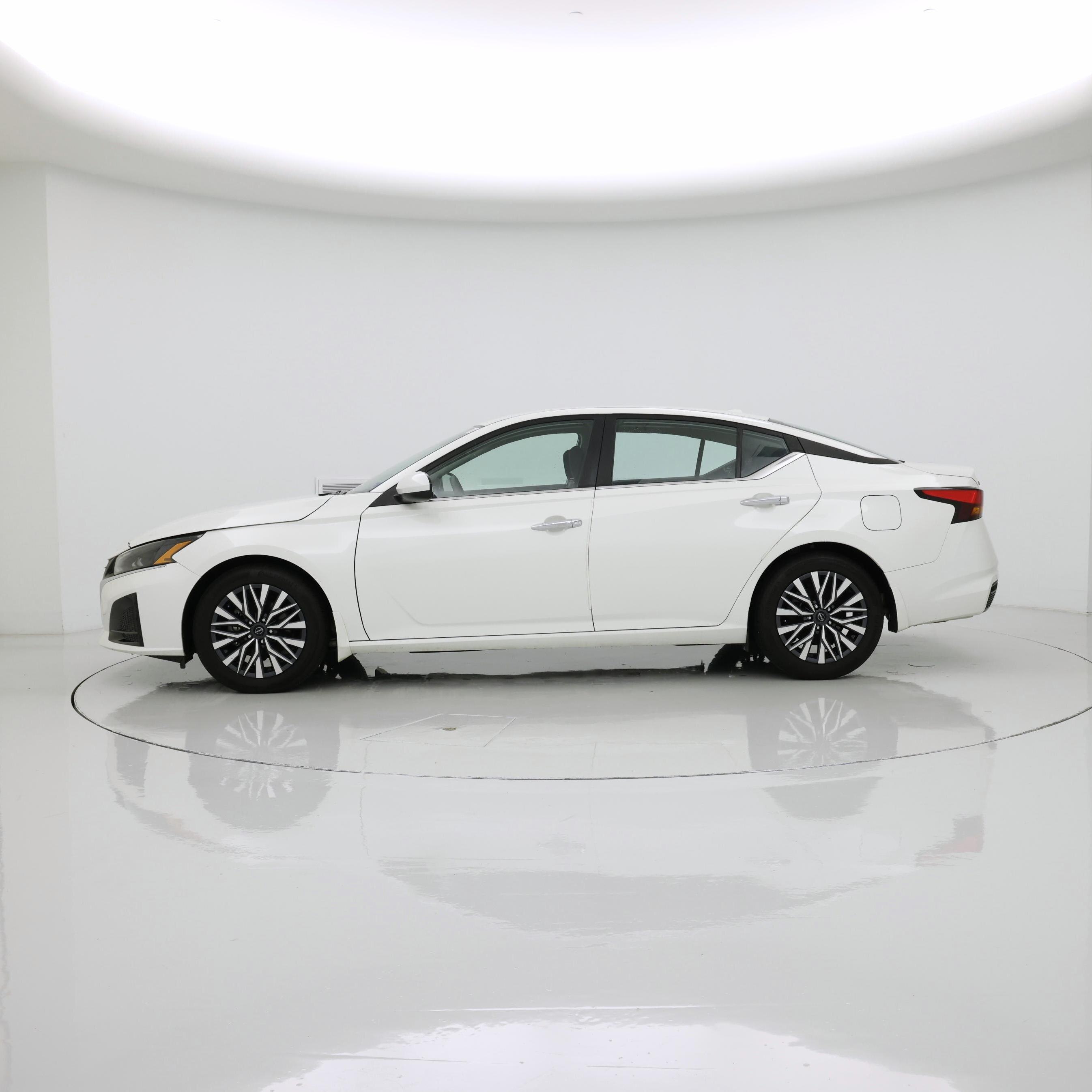 Thumbnail: 2023 Nissan Altima - 3