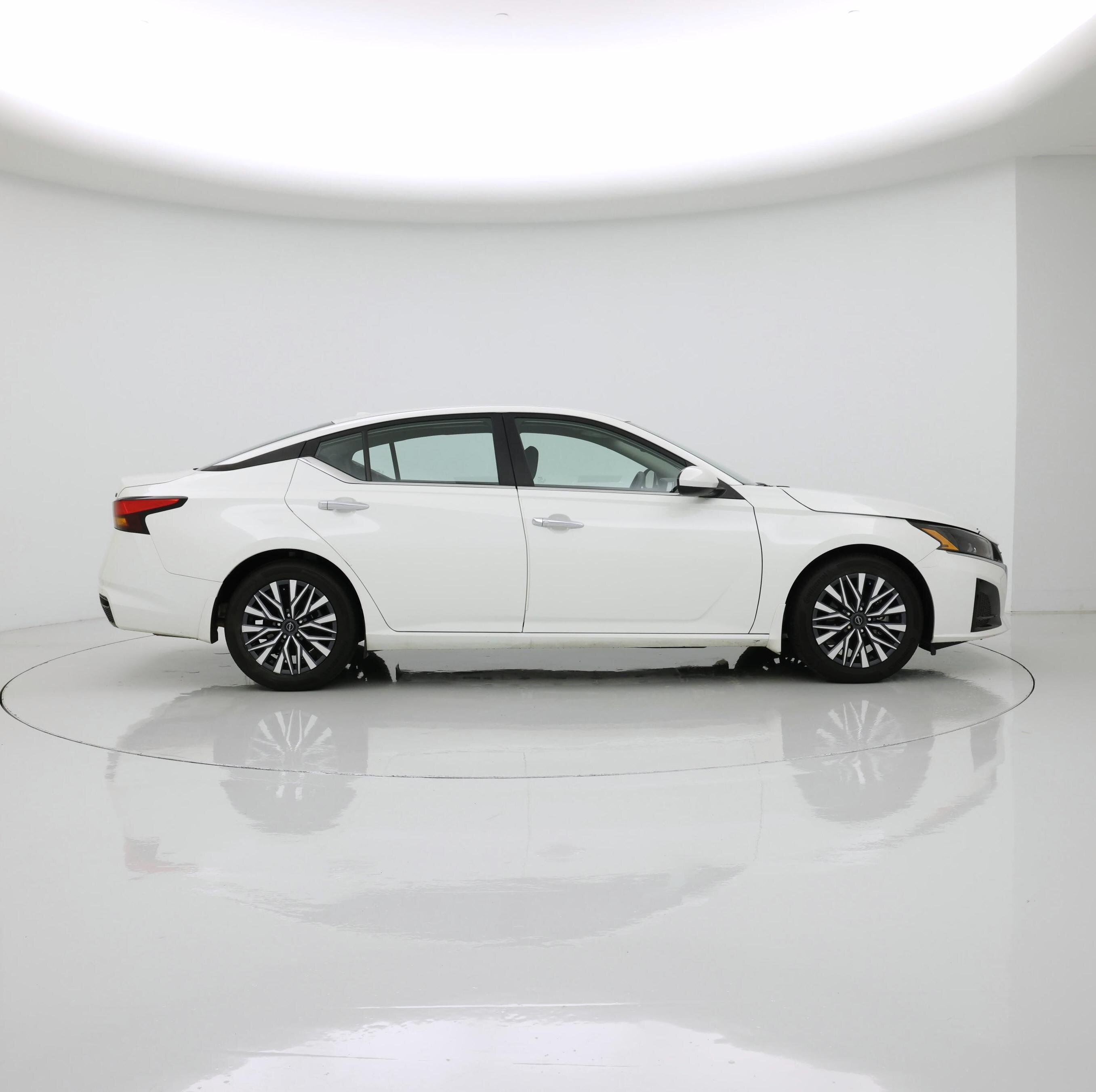 Thumbnail: 2023 Nissan Altima - 7