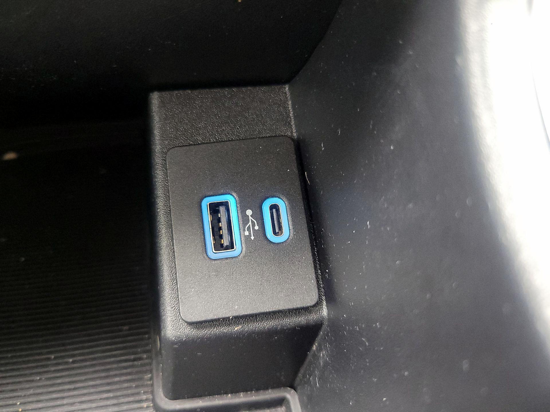 Thumbnail: 2021 Ford Edge - 19