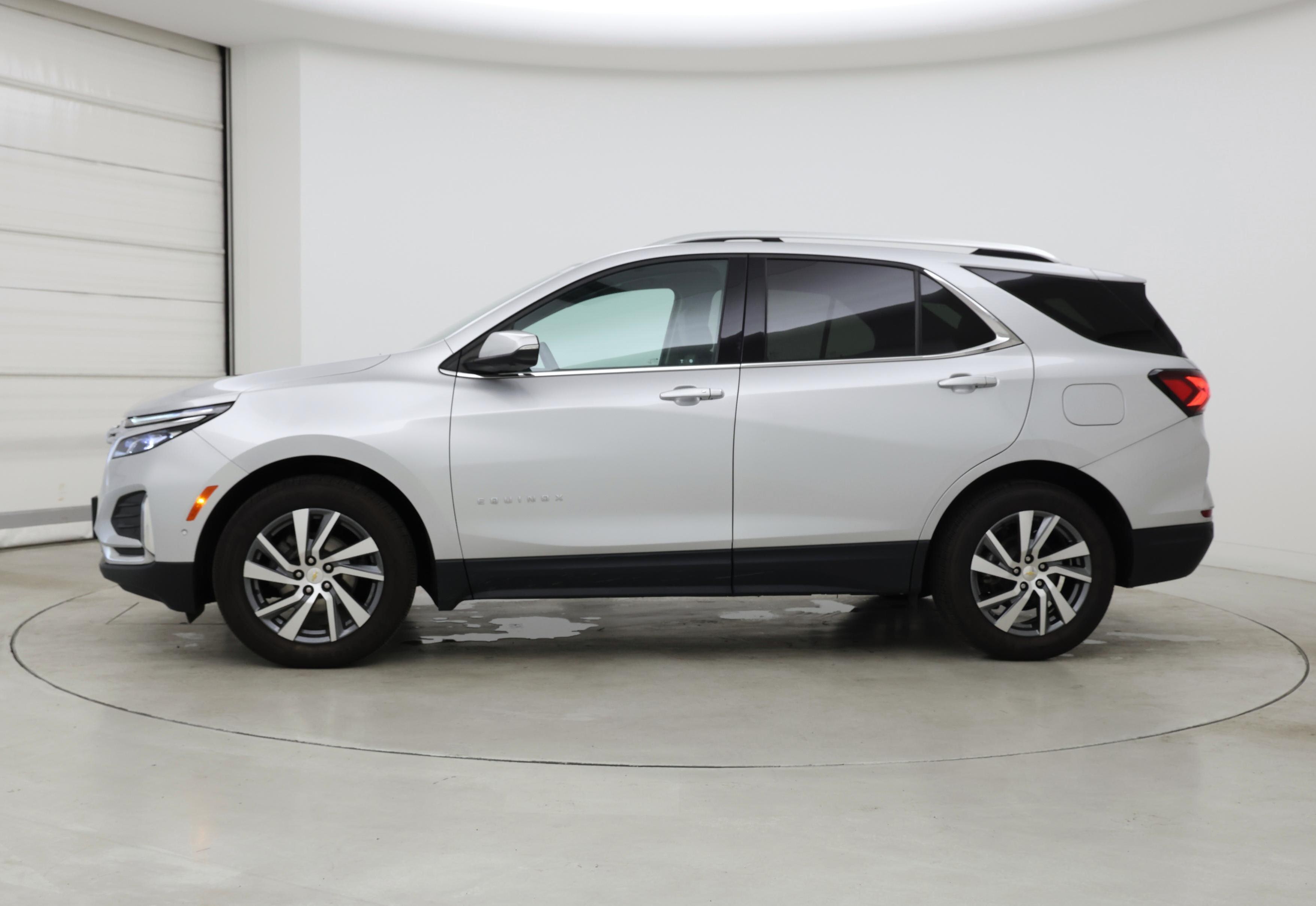 Thumbnail: 2022 Chevrolet Equinox - 3