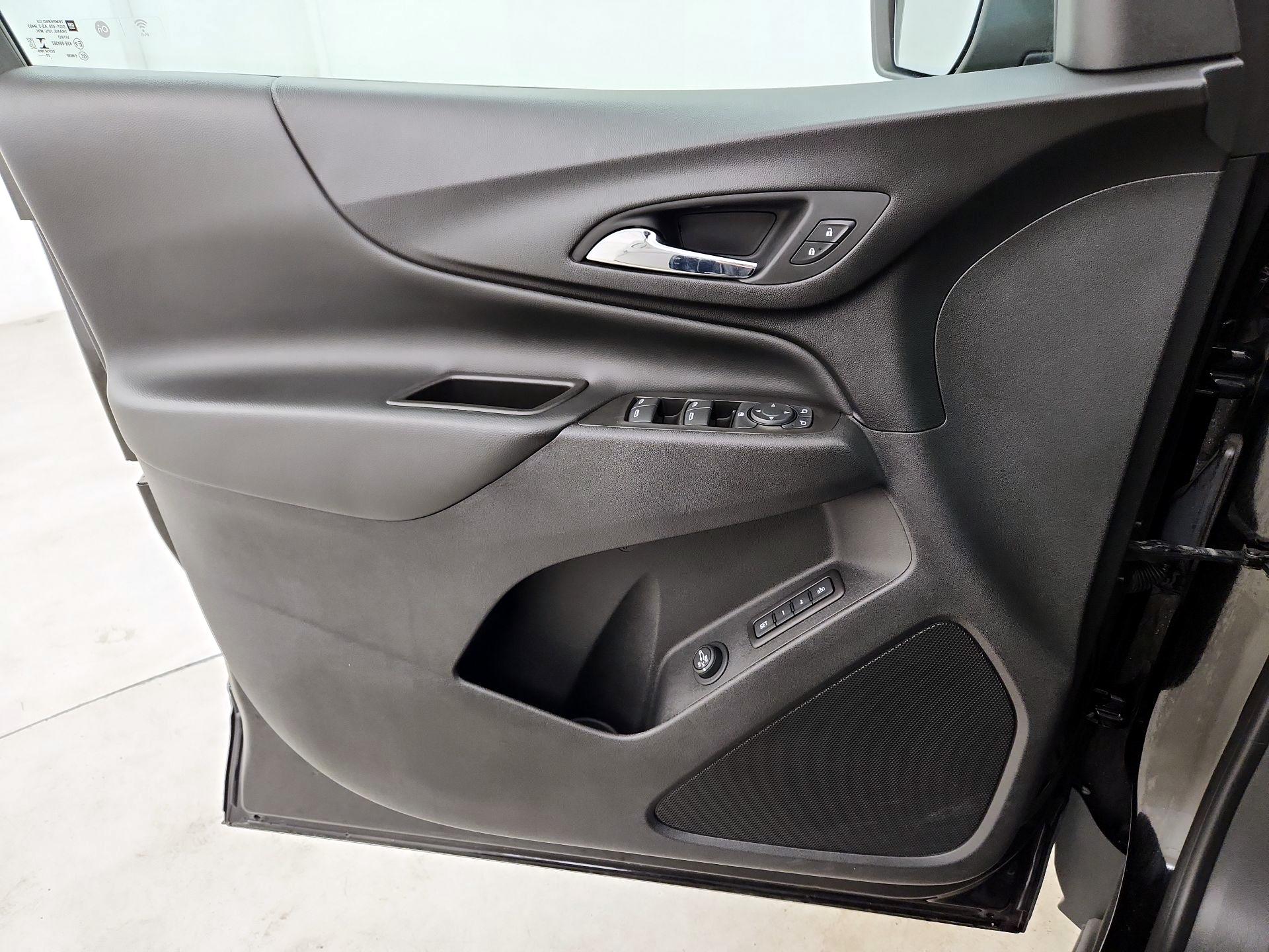 Thumbnail: 2020 Chevrolet Equinox - 10