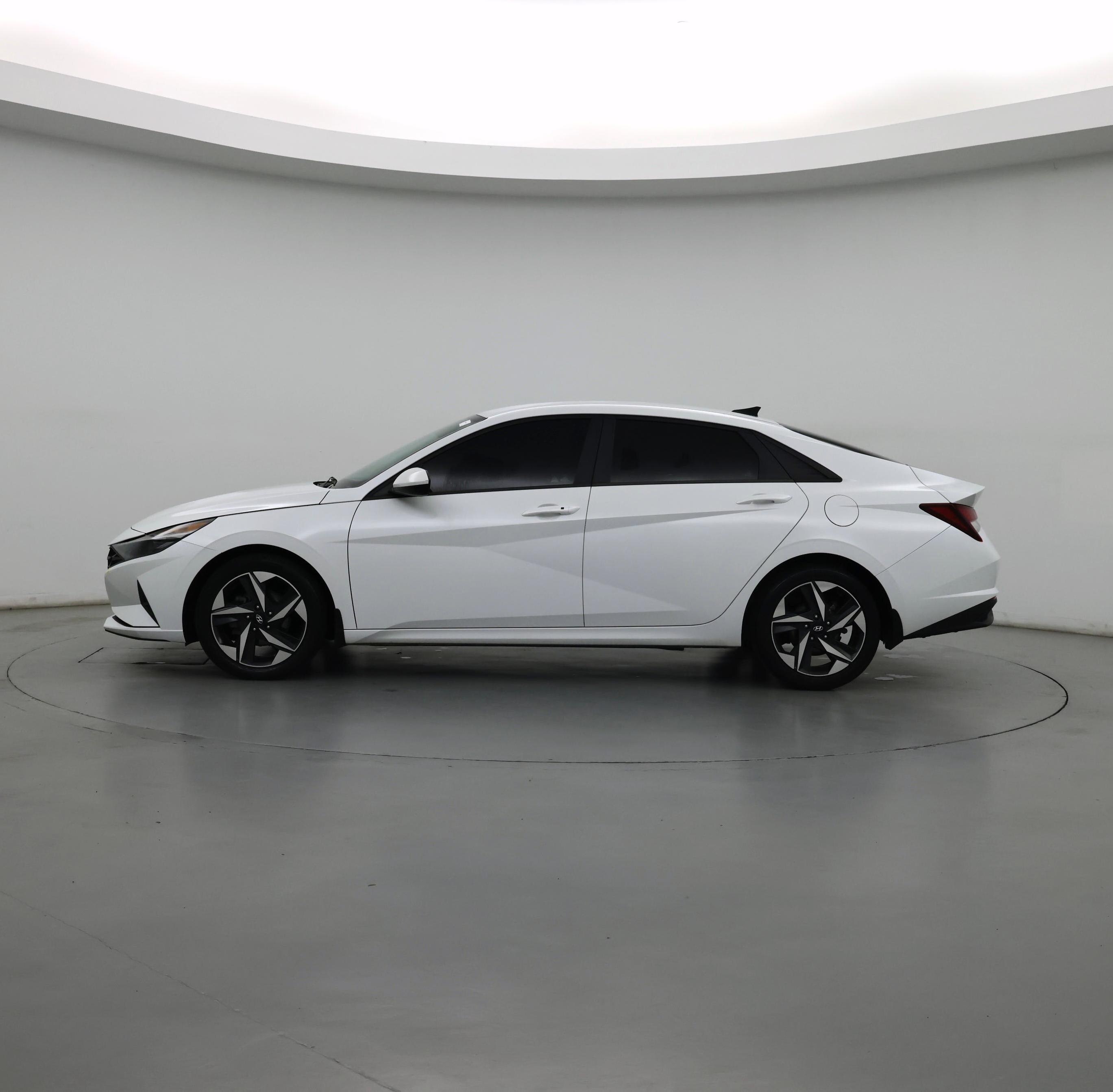 Thumbnail: 2023 Hyundai Elantra - 3