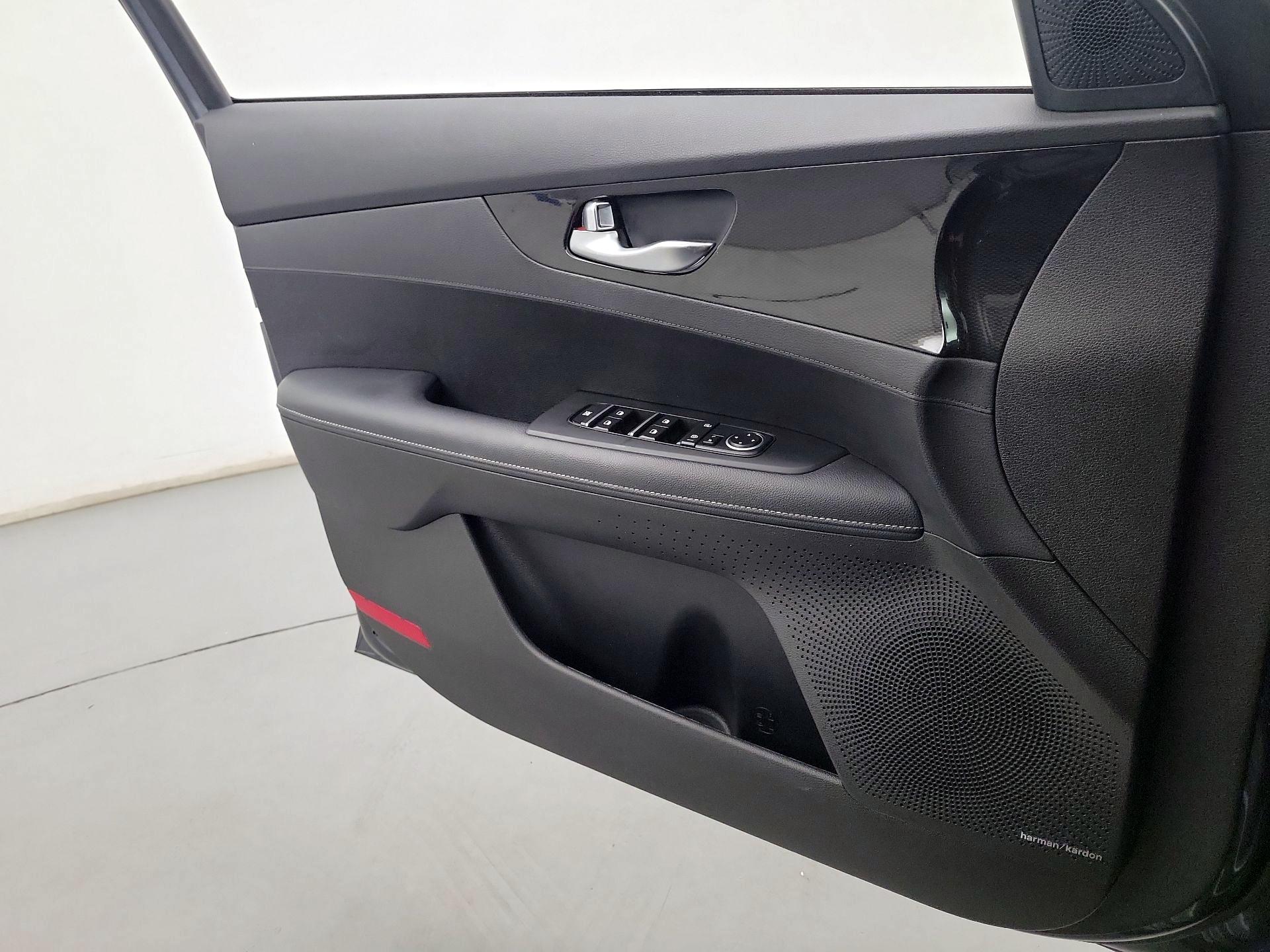 Thumbnail: 2023 Kia Forte - 12