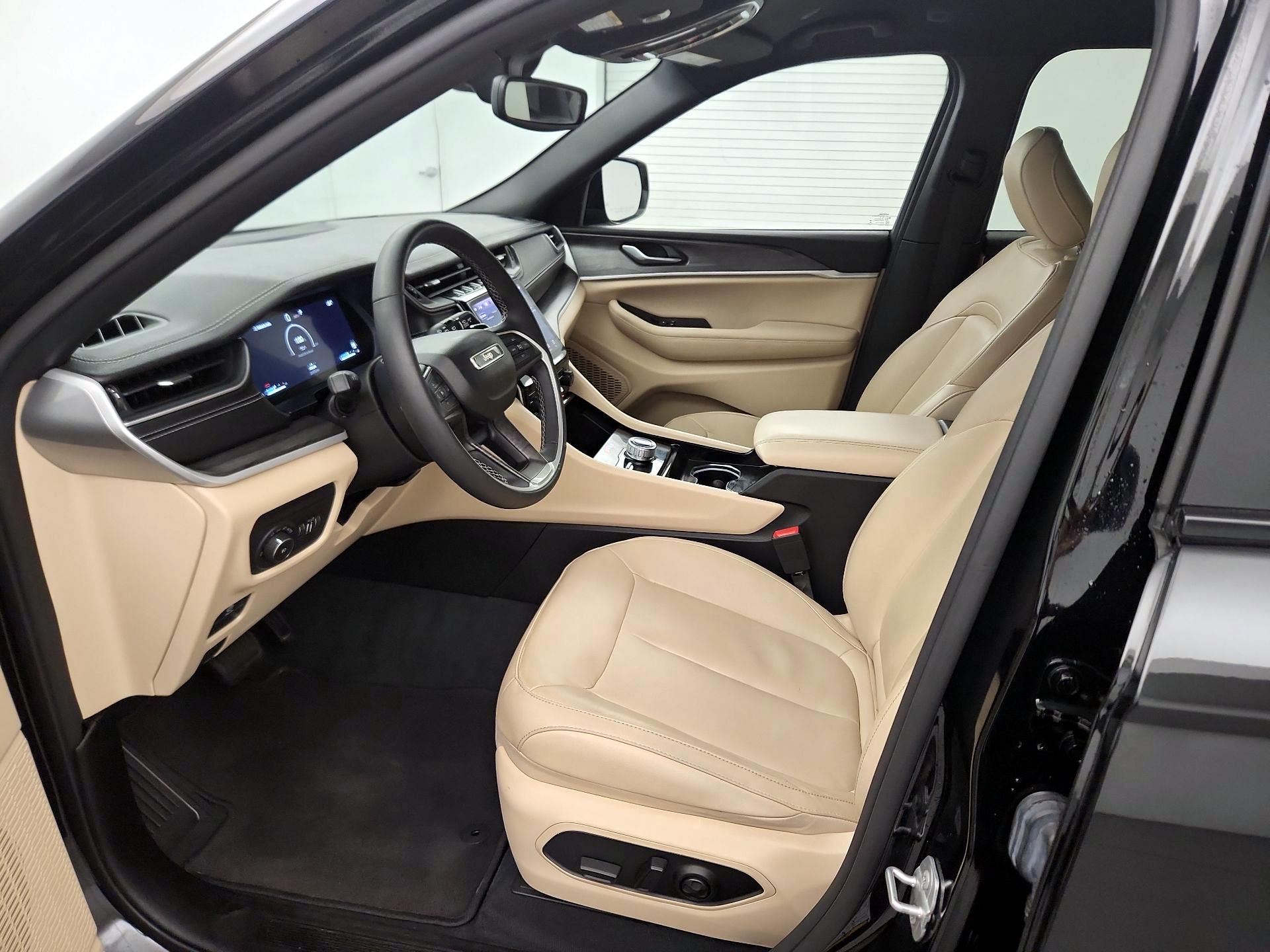 Thumbnail: 2023 Jeep Grand Cherokee - 11