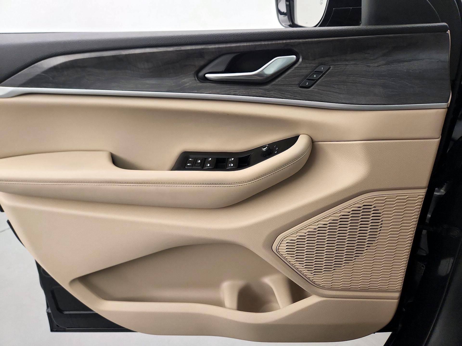 Thumbnail: 2023 Jeep Grand Cherokee - 12