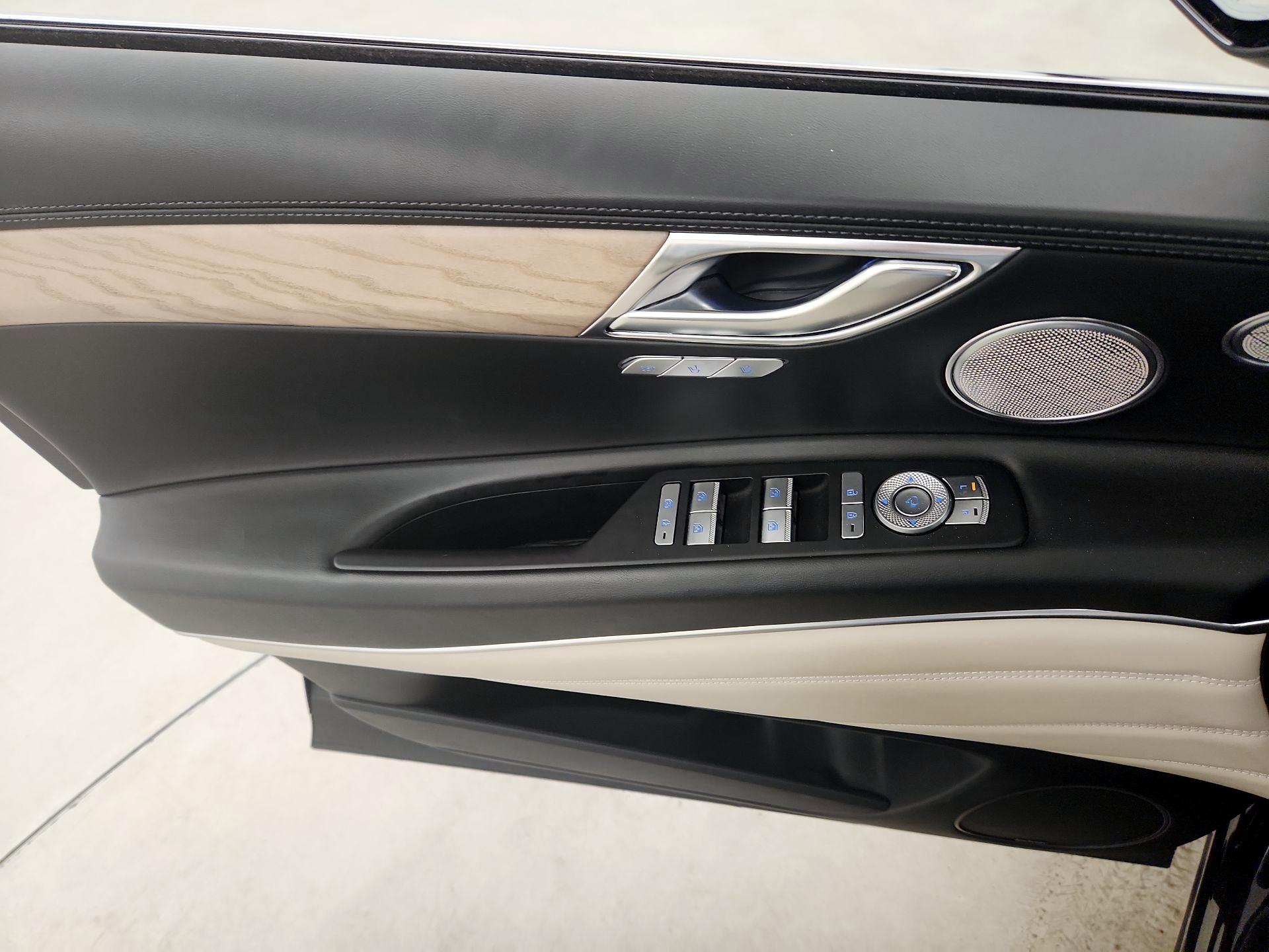 Thumbnail: 2023 Genesis GV80 - 10