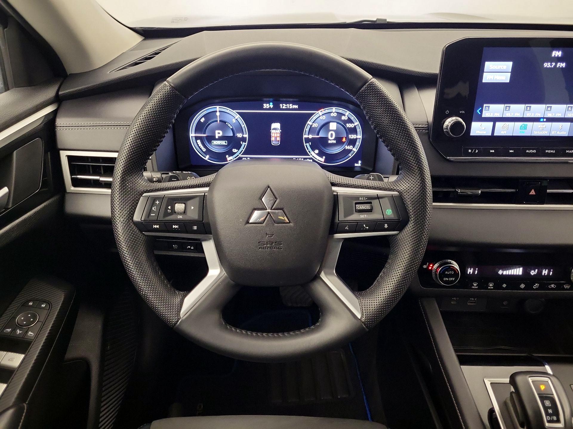 Thumbnail: 2023 Mitsubishi Outlander - 10