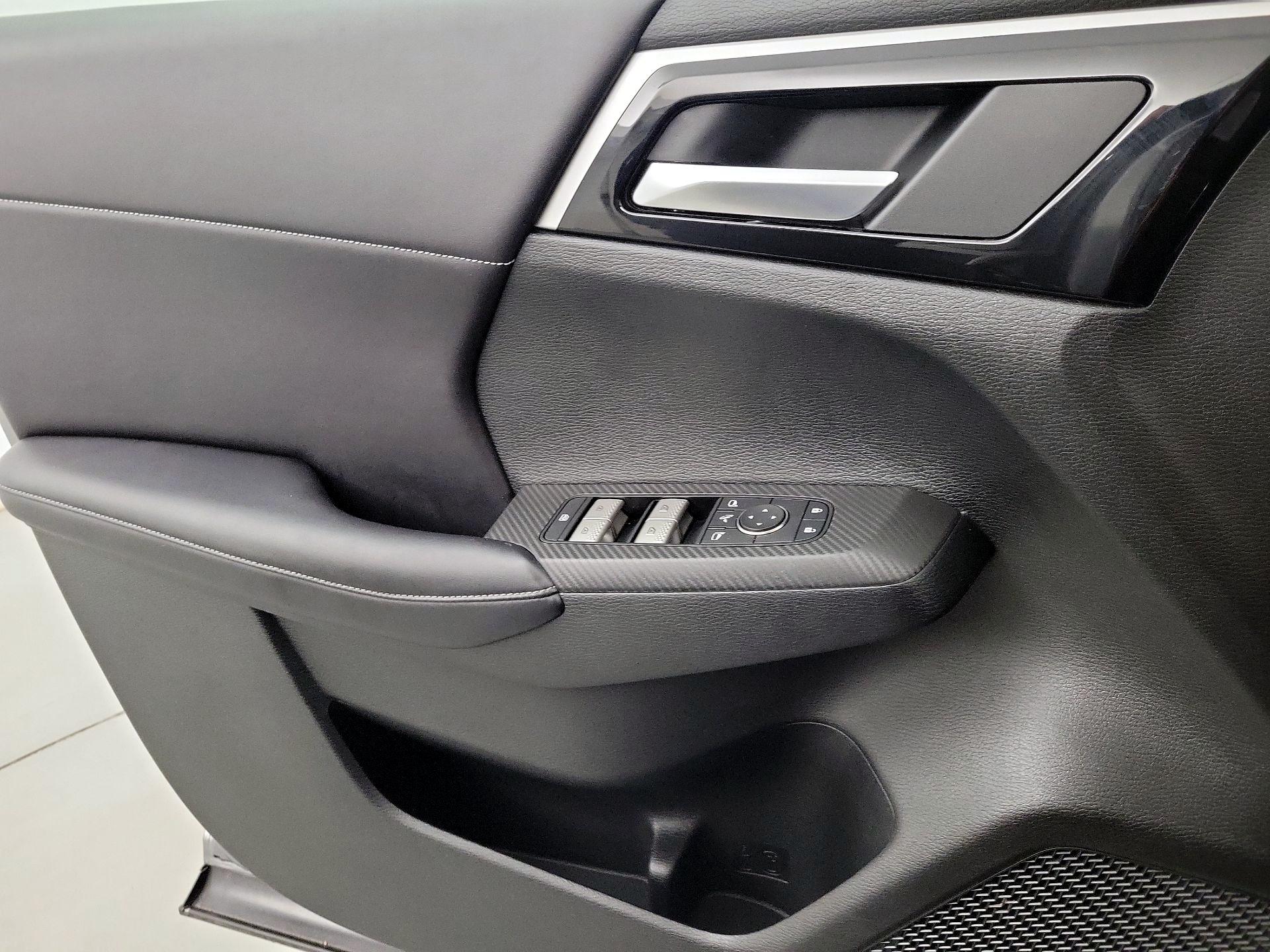 Thumbnail: 2023 Mitsubishi Outlander - 12