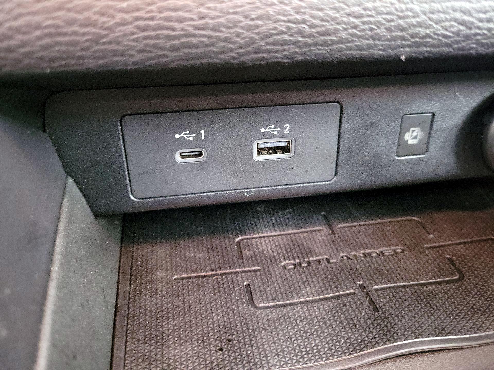 Thumbnail: 2023 Mitsubishi Outlander - 18