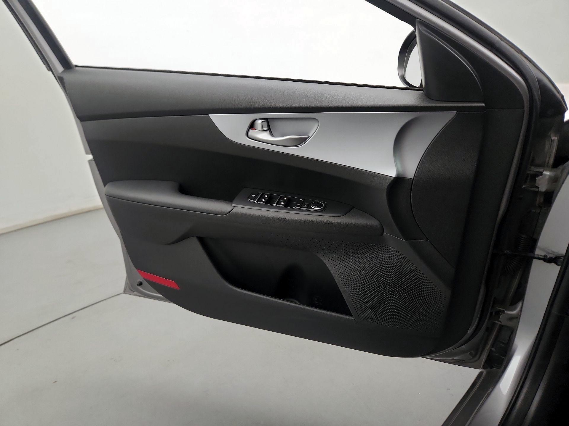 Thumbnail: 2023 Kia Forte - 12