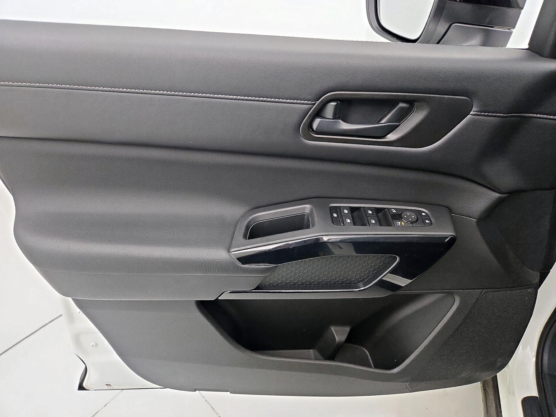 Thumbnail: 2024 Nissan Pathfinder - 12