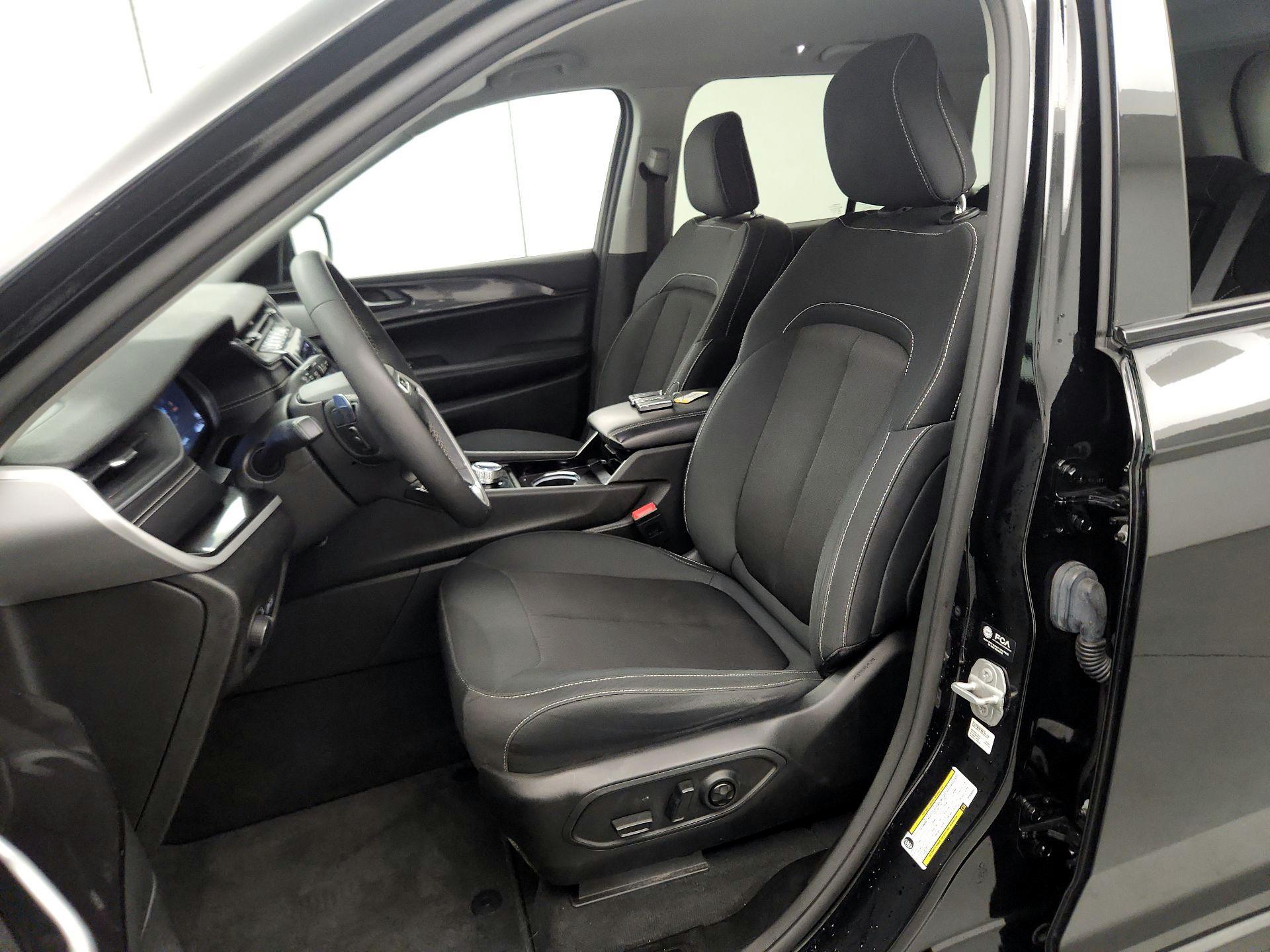 Thumbnail: 2023 Jeep Grand Cherokee - 11