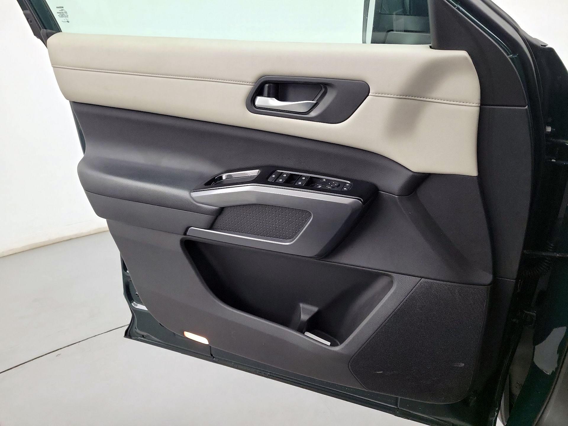 Thumbnail: 2022 Nissan Pathfinder - 12