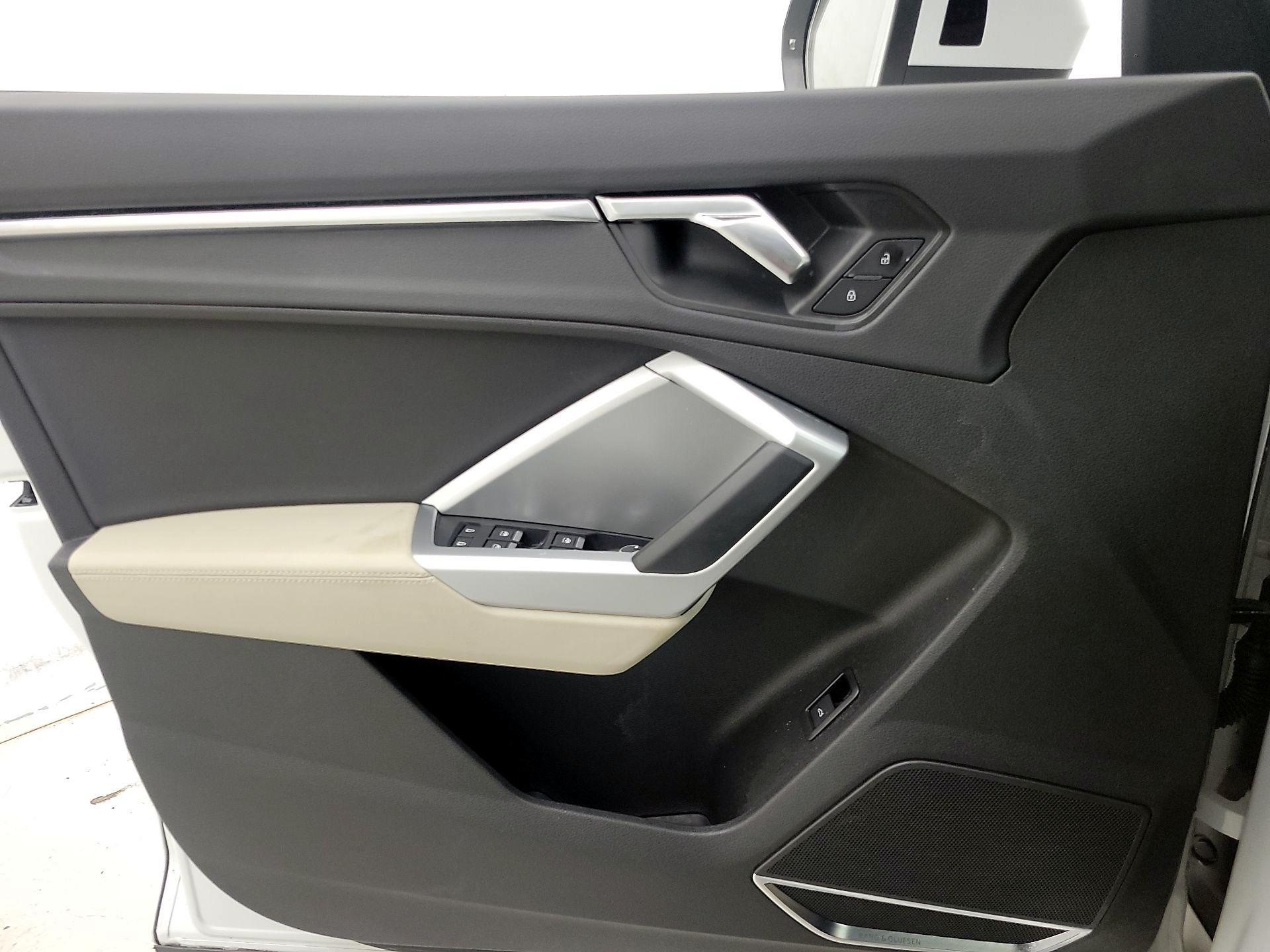 Thumbnail: 2020 Audi Q3 - 13