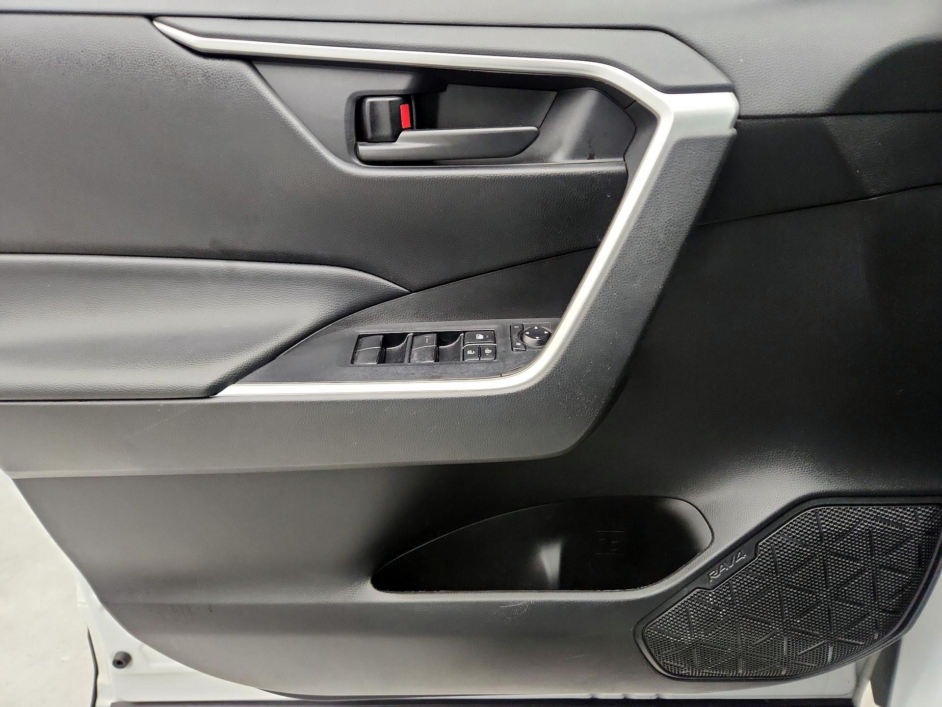 Thumbnail: 2023 Toyota RAV4 - 12