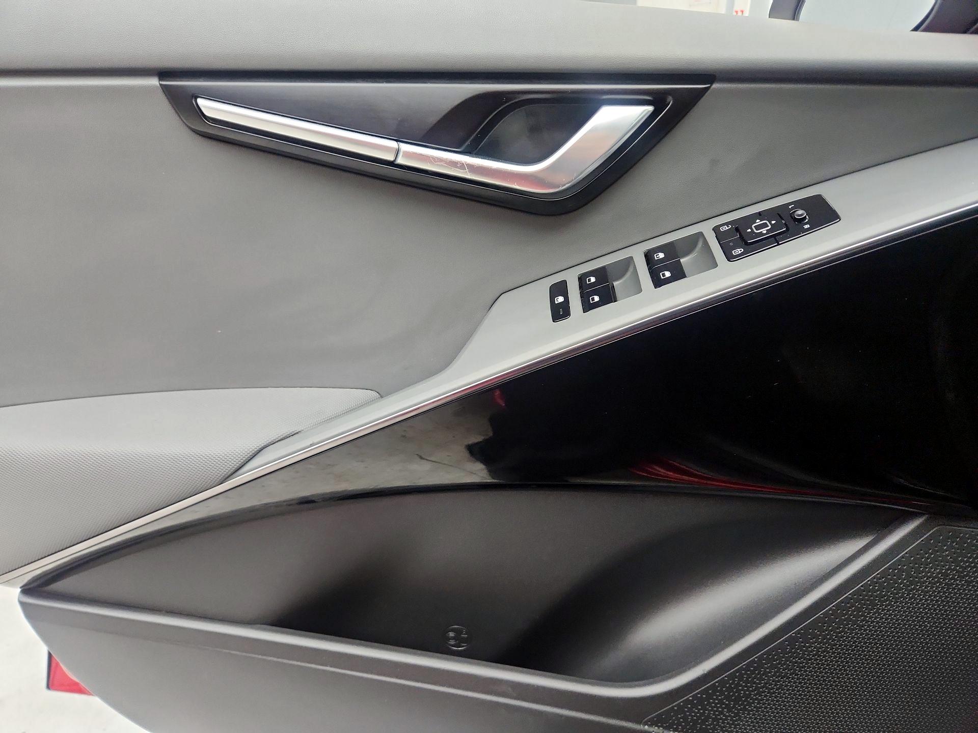 Thumbnail: 2023 Kia Niro - 12