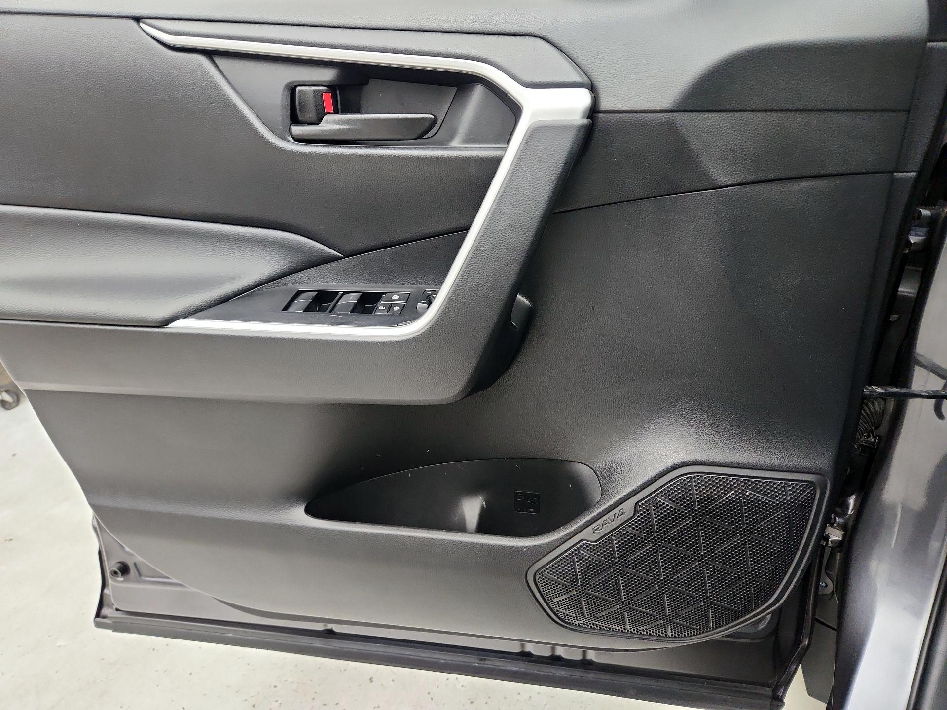 Thumbnail: 2021 Toyota RAV4 - 12