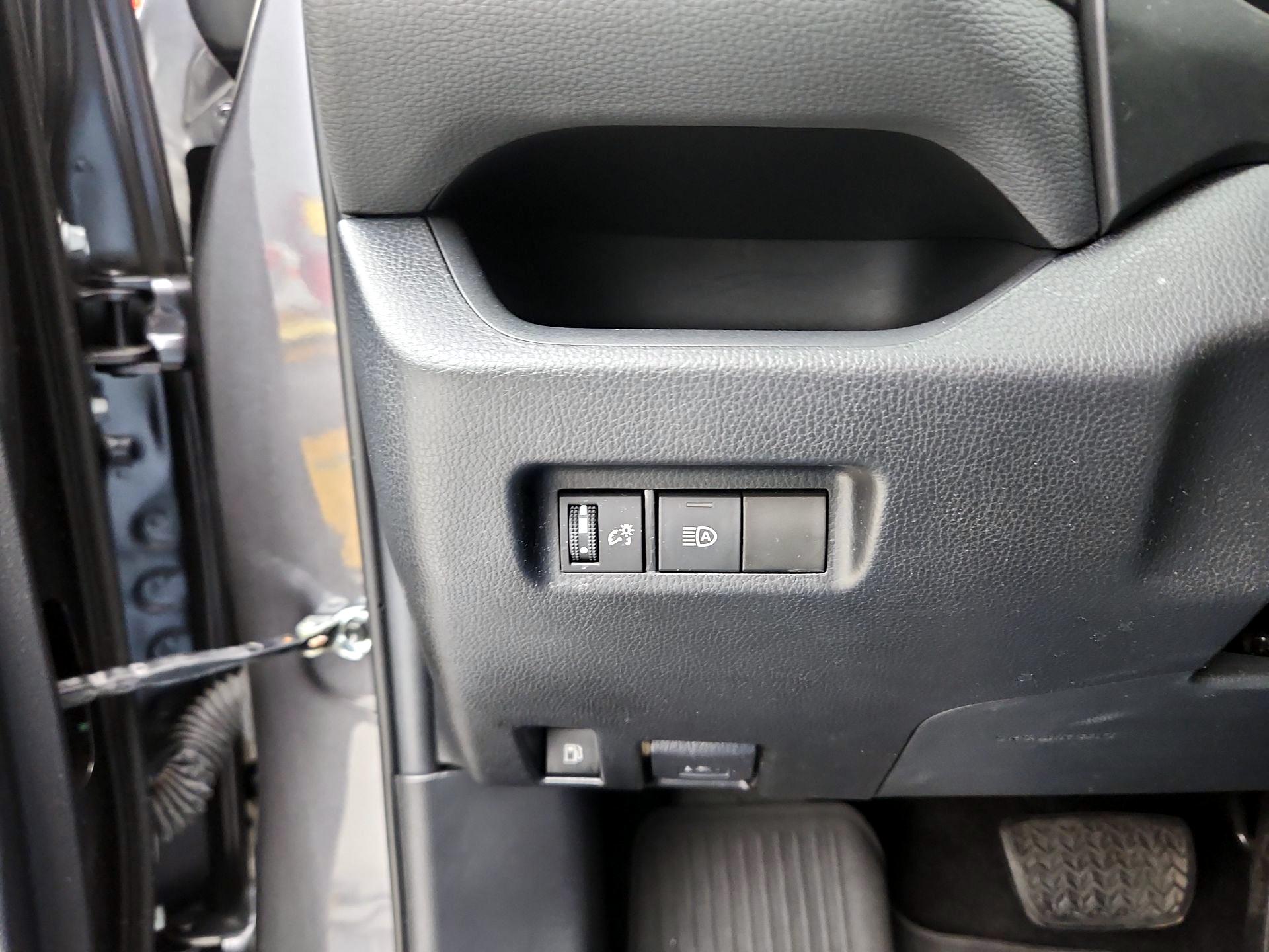 Thumbnail: 2021 Toyota RAV4 - 13