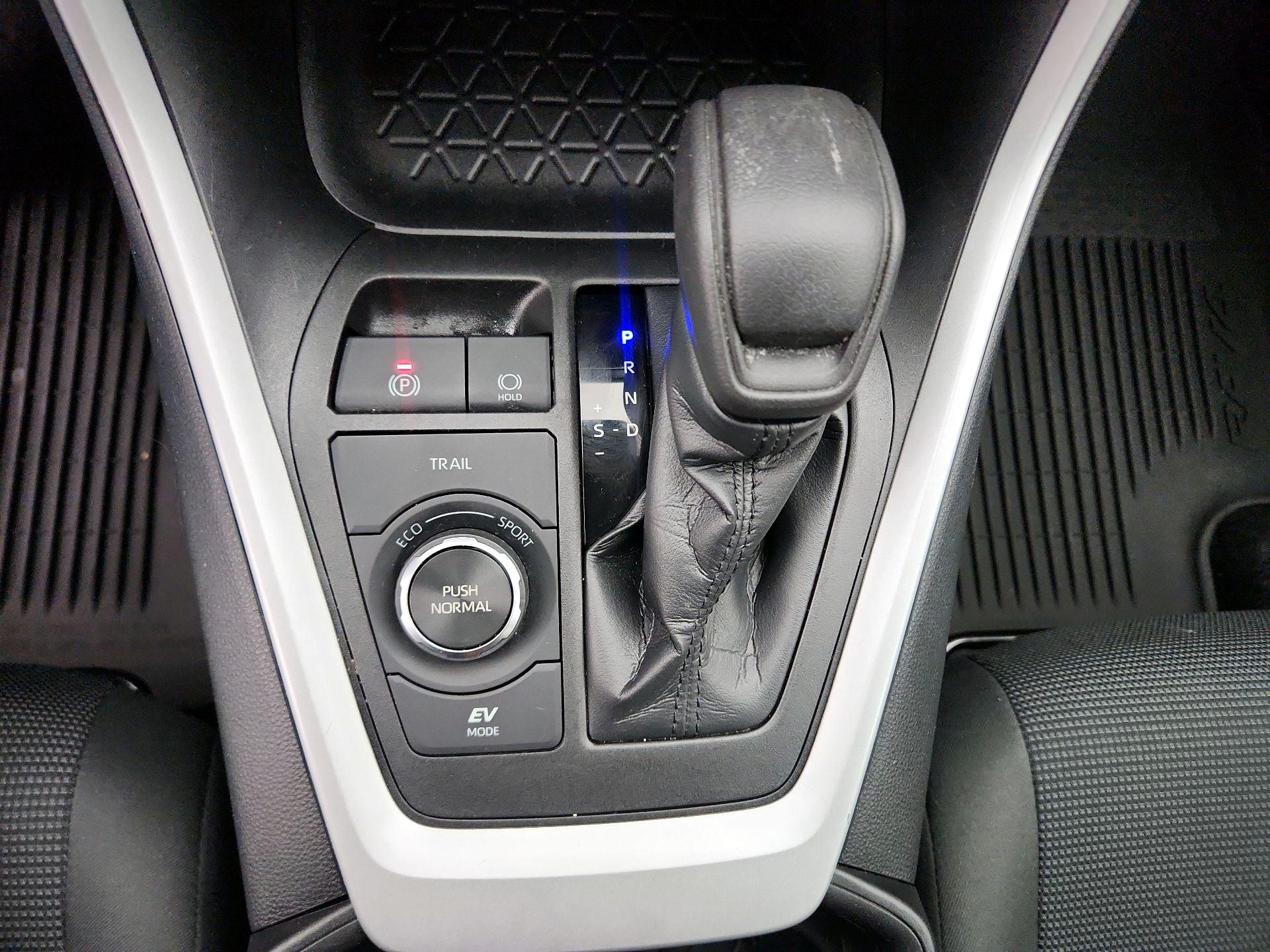 Thumbnail: 2021 Toyota RAV4 - 17