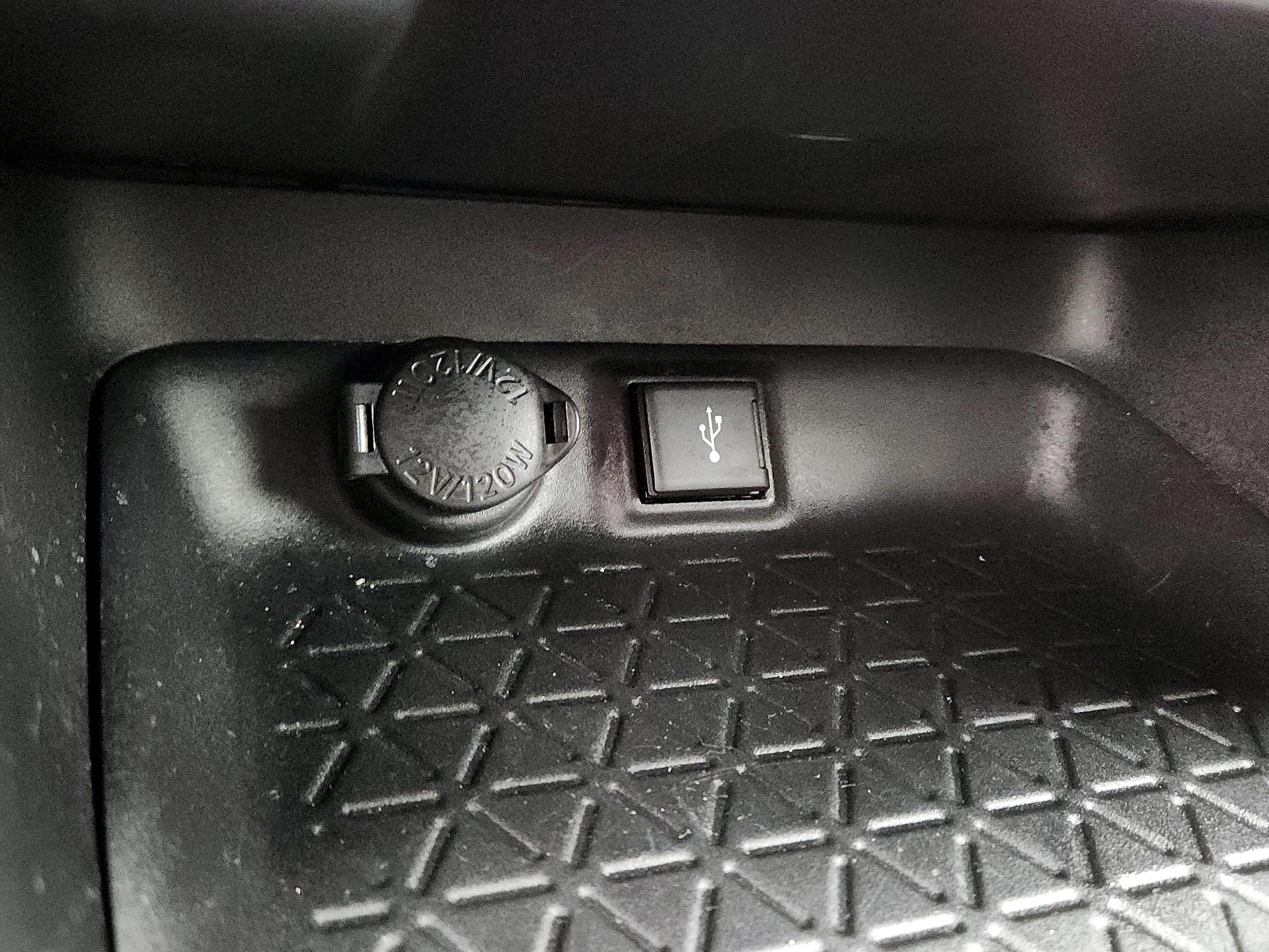 Thumbnail: 2021 Toyota RAV4 - 18