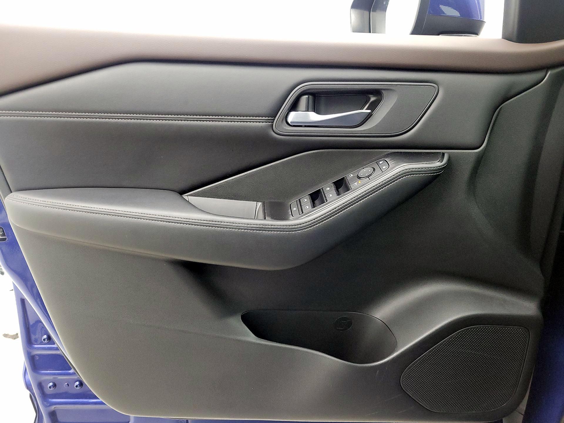 Thumbnail: 2023 Nissan Rogue - 12